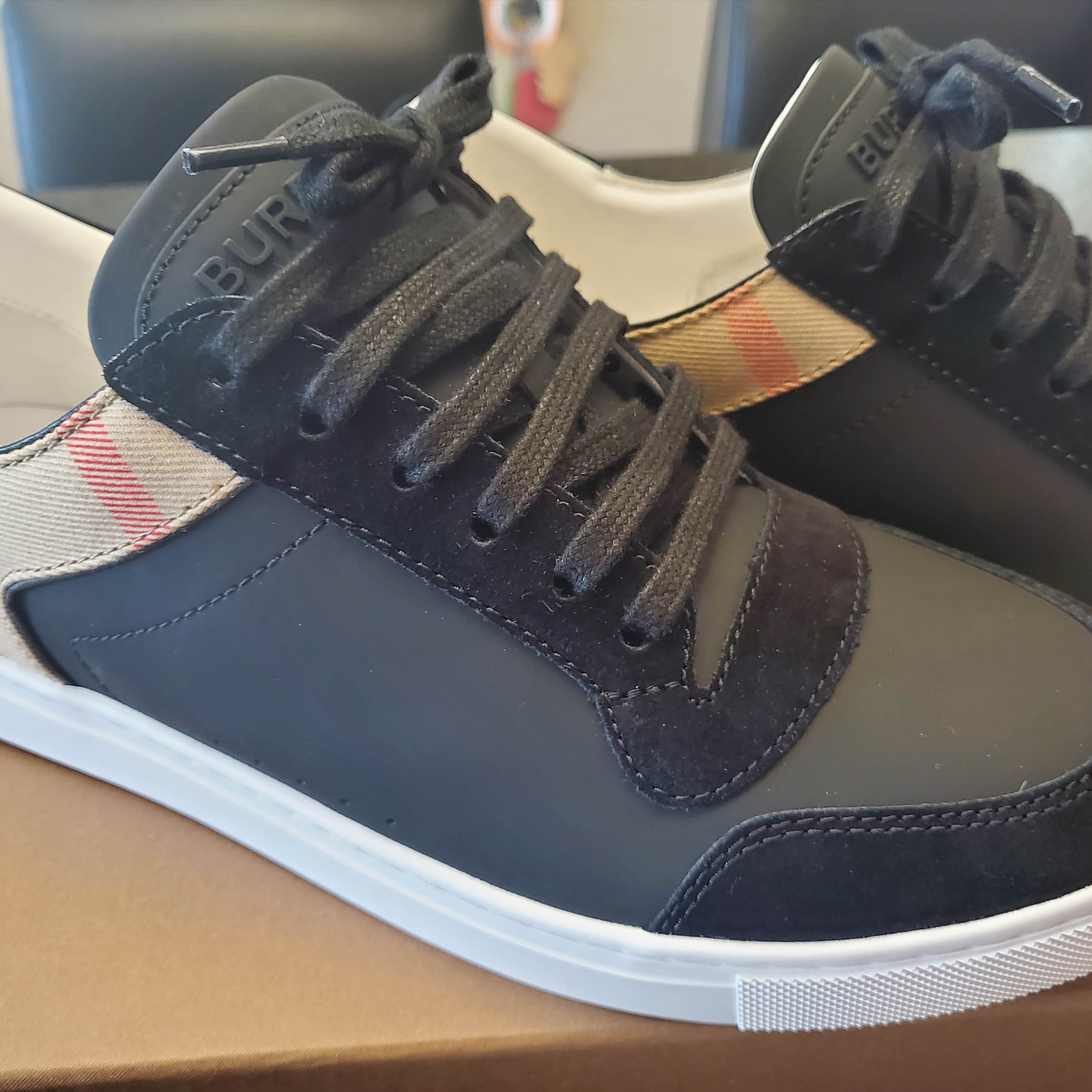 Burberry Leather Suede House Check Cotton Sneakers Black 착용 스타일 - 2
