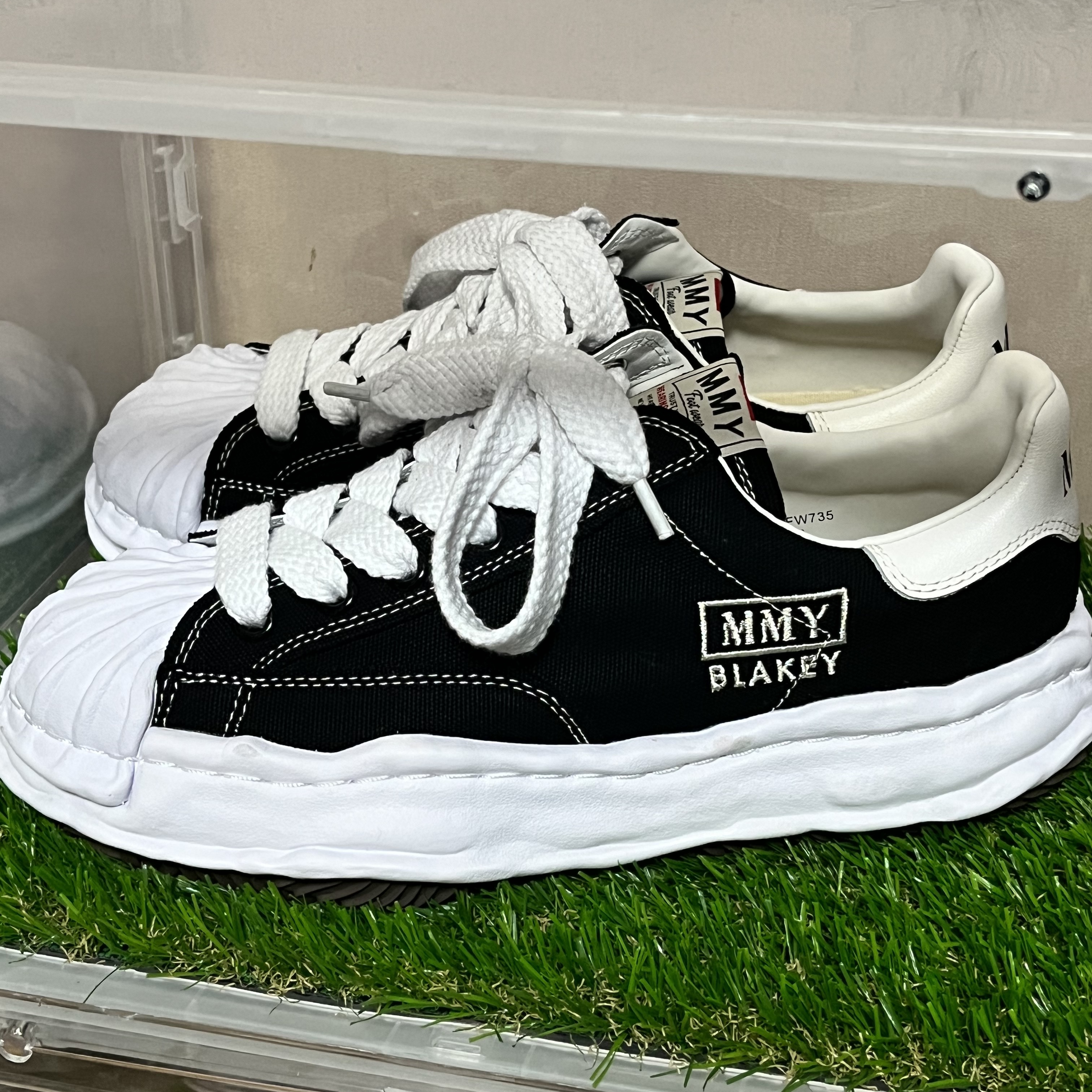 Maison Mihara Yasuhiro Blakey OG Sole Canvas Low-top Sneakers Black White 착용 스타일