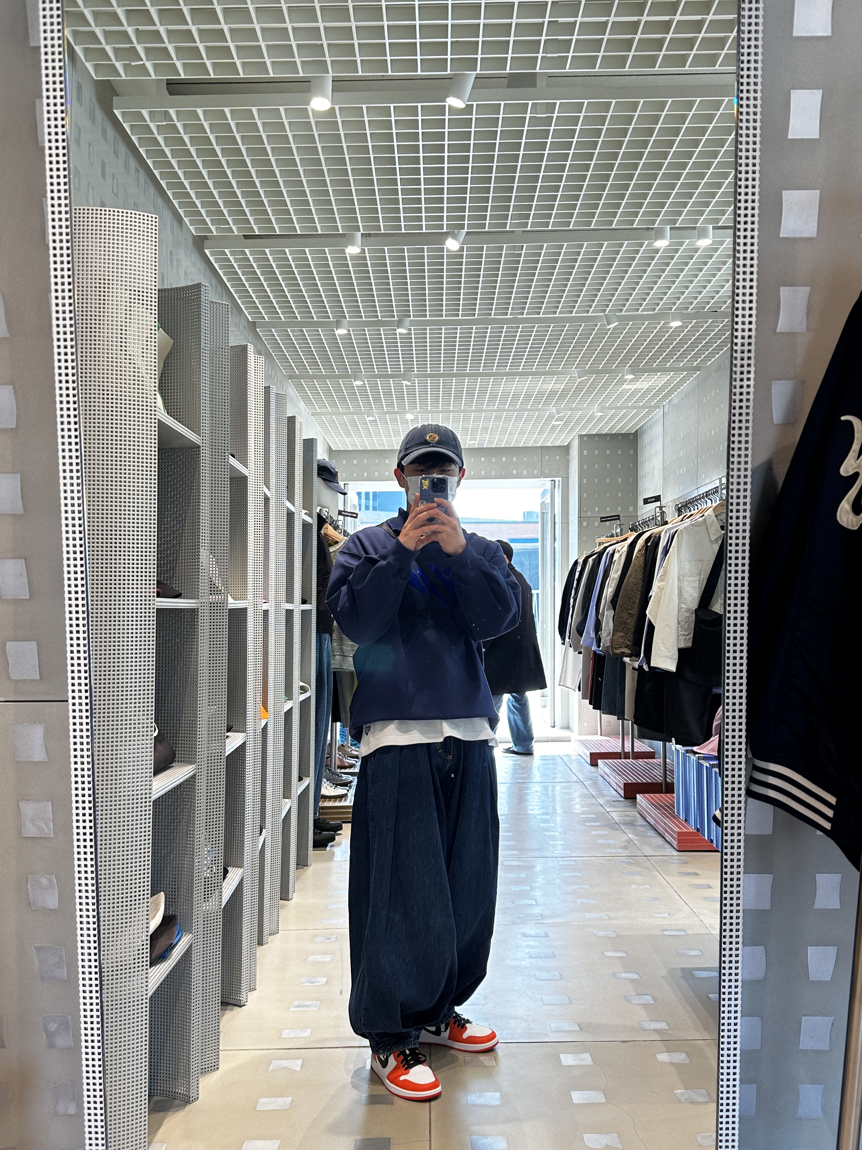 (W) Jordan 1 Low OG Starfish, Zara x Ader Error Wide Leg Jeans Blue 착용 스타일 - 1
