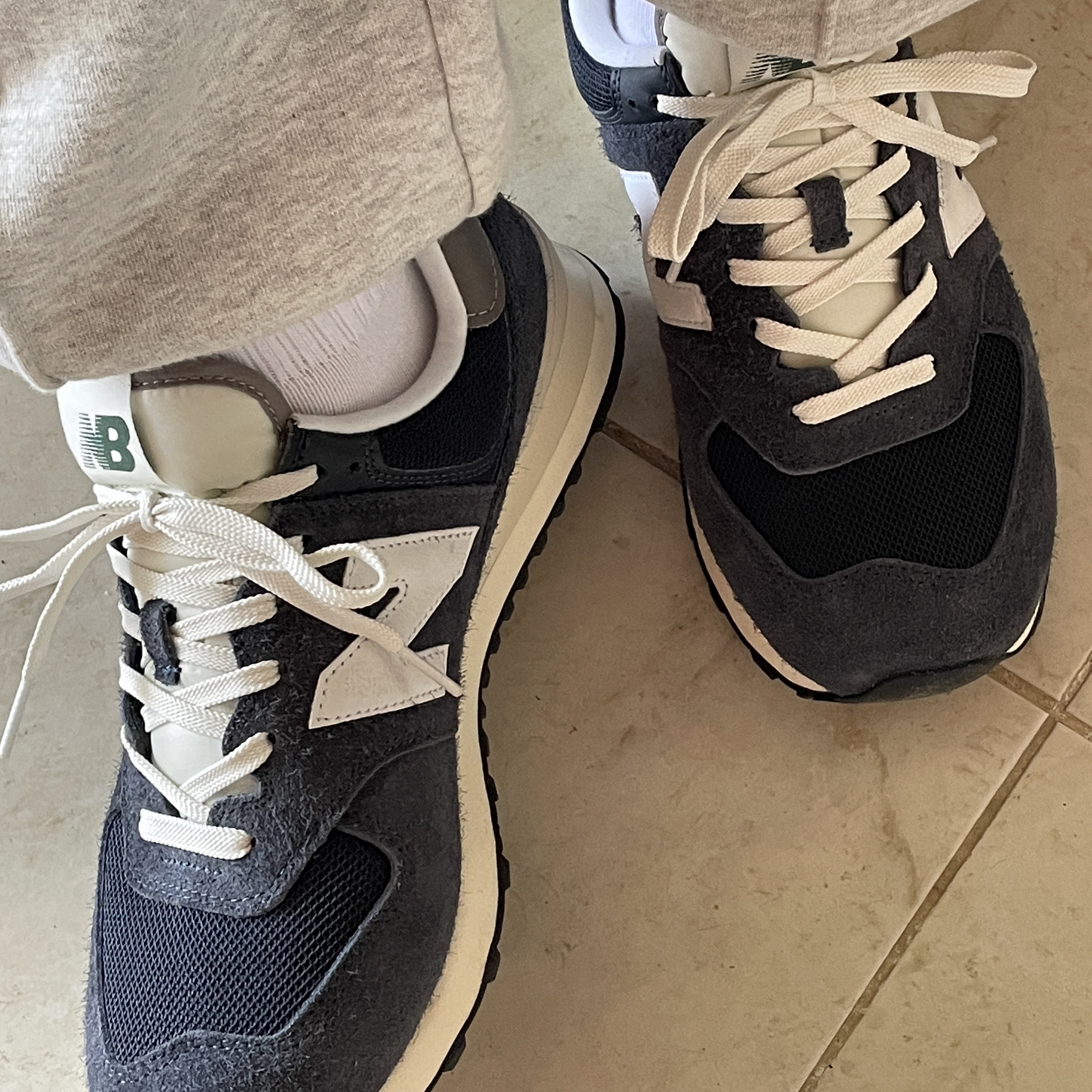 New Balance 574 Heritage Navy 착용 스타일