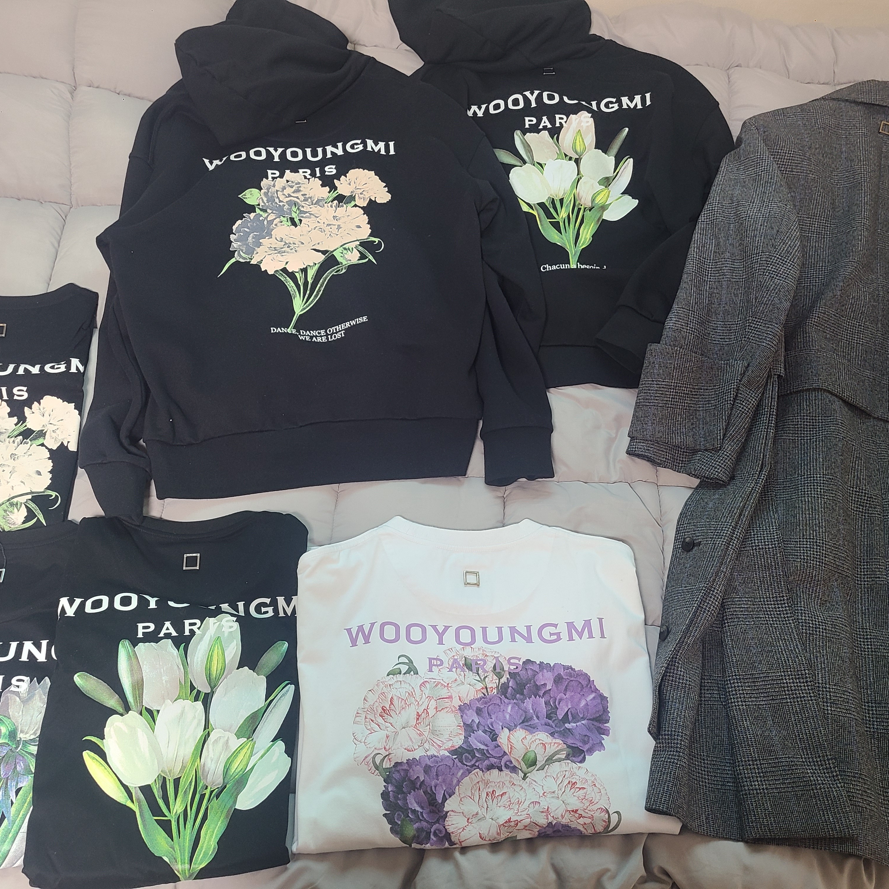 Wooyoungmi Flower Print Back Logo T-Shirt Black - 23SS, Wooyoungmi Flower Print Back Logo T-Shirt Black - 22SS 착용 스타일