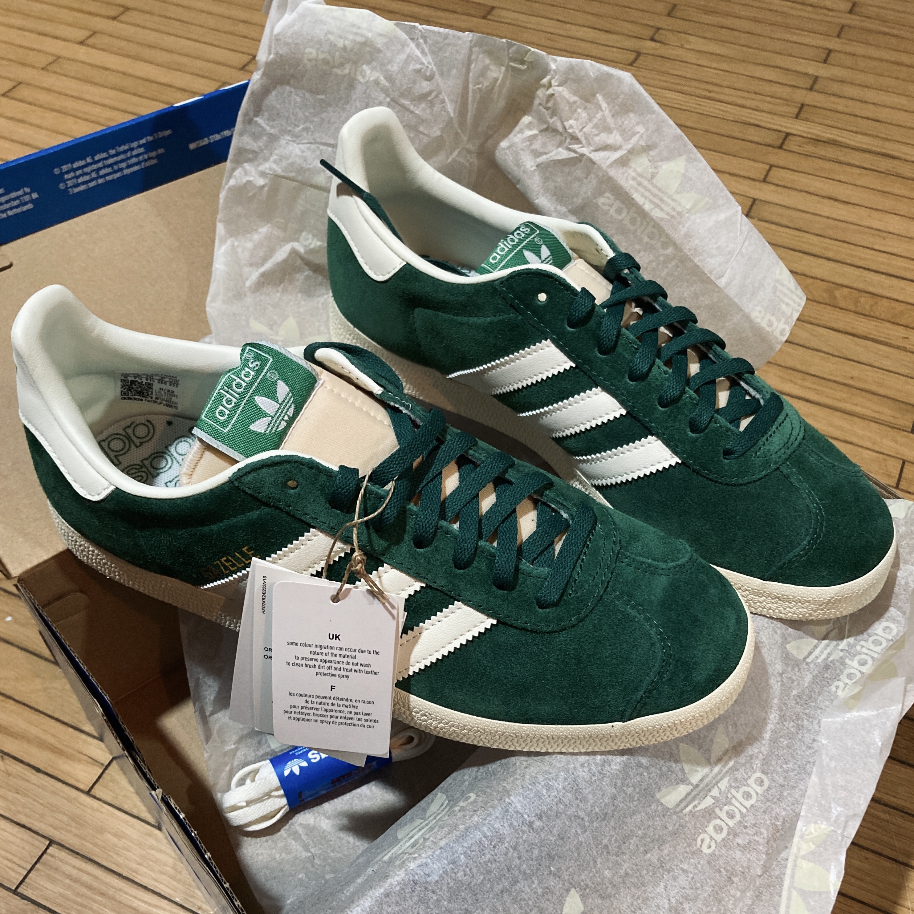 Adidas Gazelle Dark Green Cream White 착용 스타일