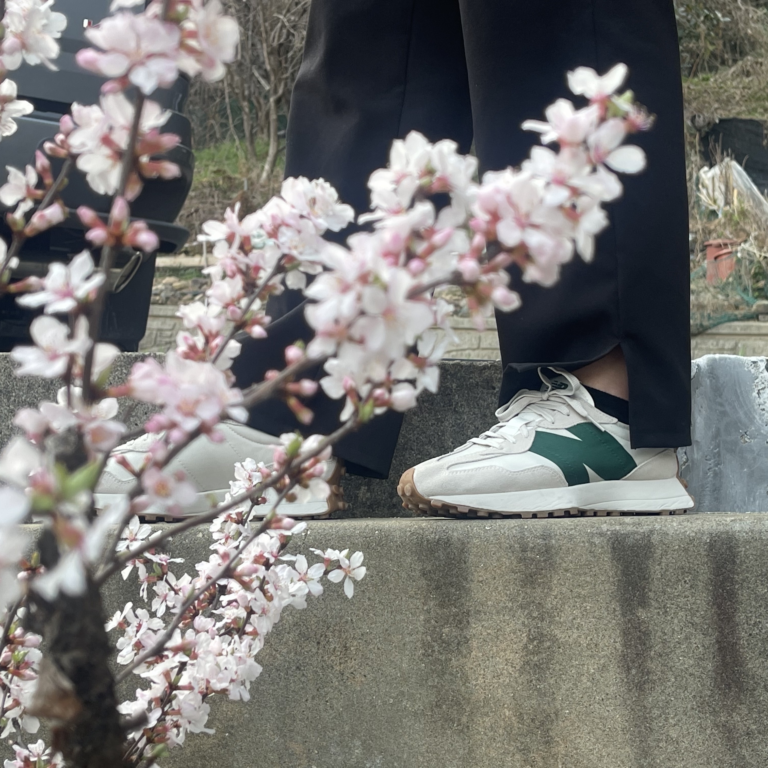 New Balance 327 Timberwolf 착용 스타일