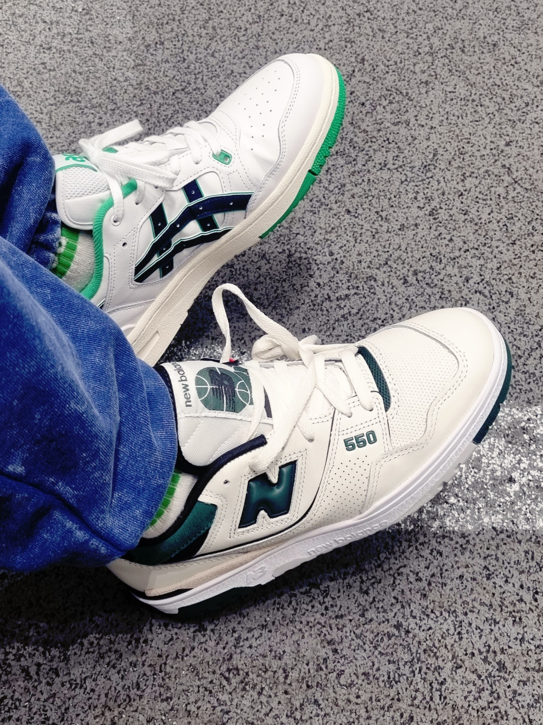 Asics EX89 White French Blue, New Balance 550 Sea Salt Green - 2E Wide 착용 스타일