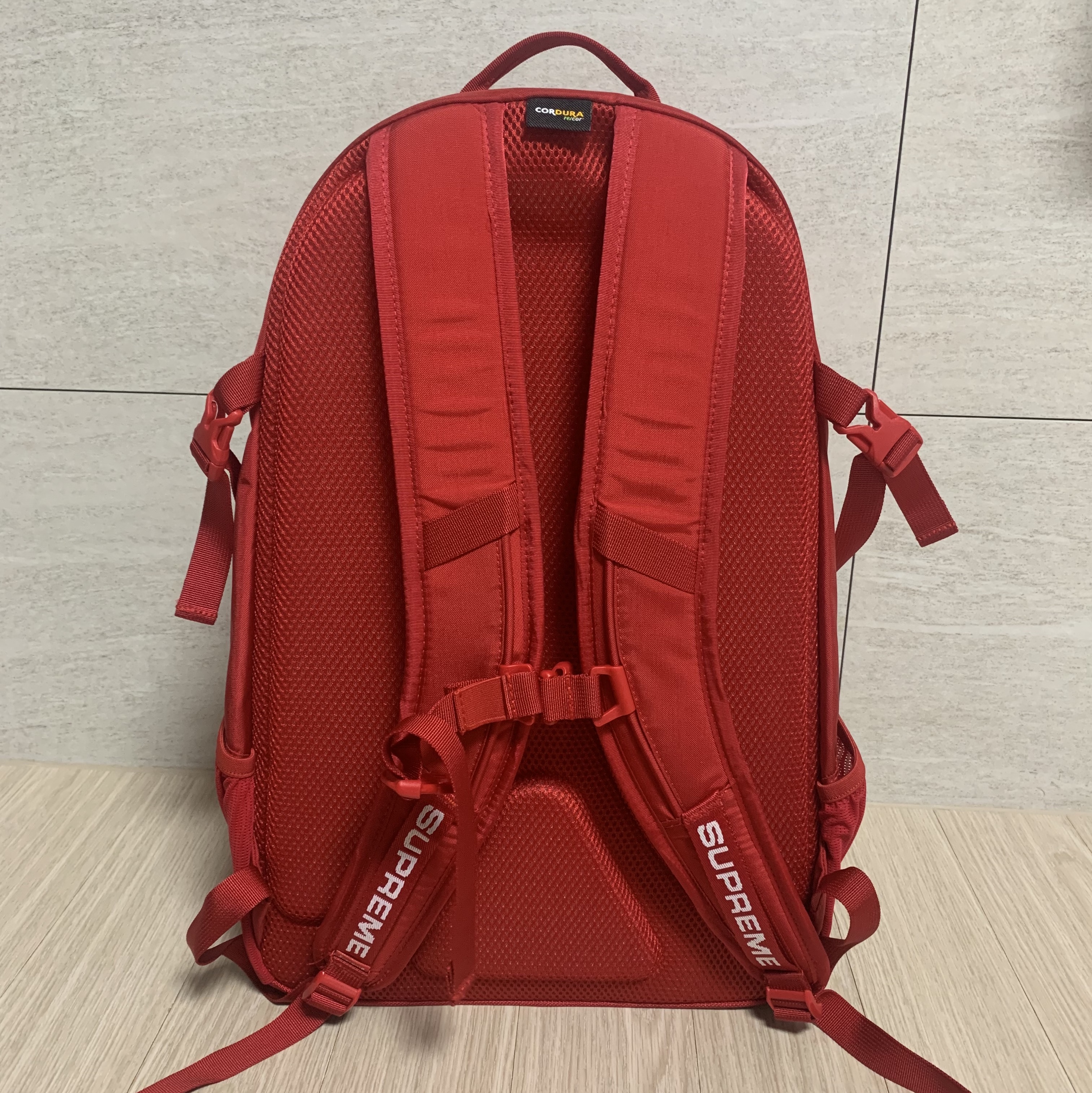 Supreme Backpack Red - 22FW 착용 스타일 - 3