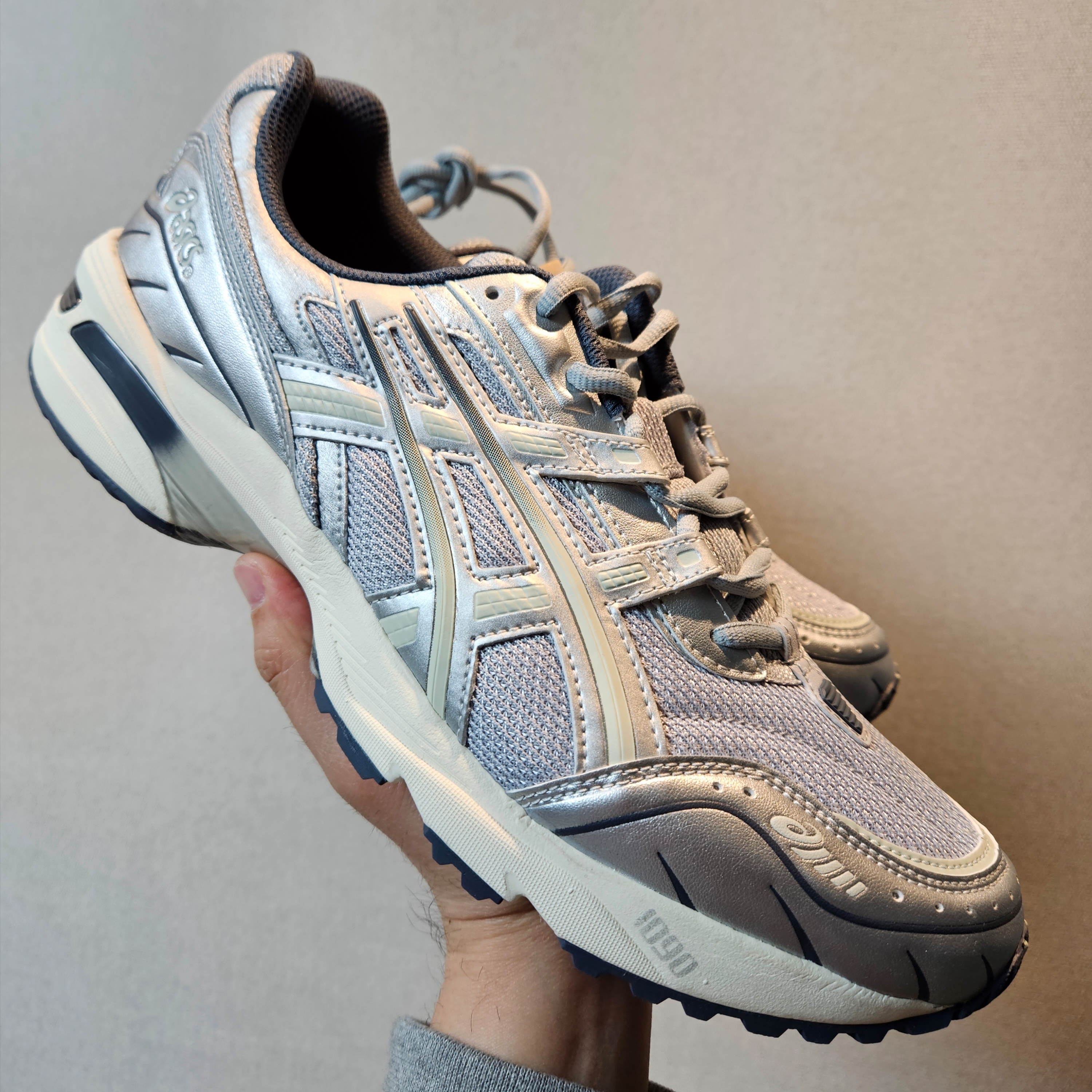 Asics Gel-1090 Piedmont Grey 착용 스타일 - 2