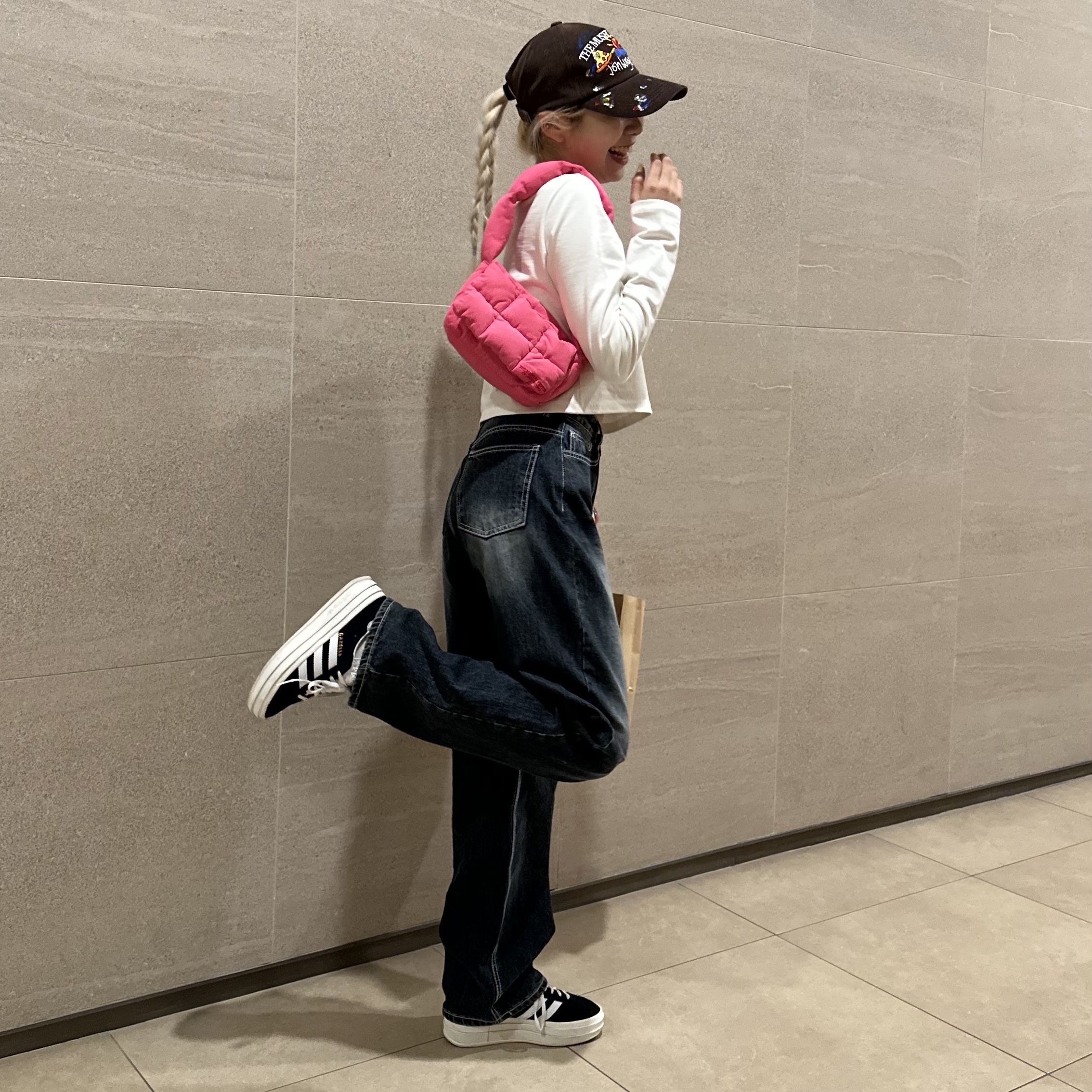 (W) Adidas Gazelle Bold Core Black Cloud White 착용 스타일 - 1