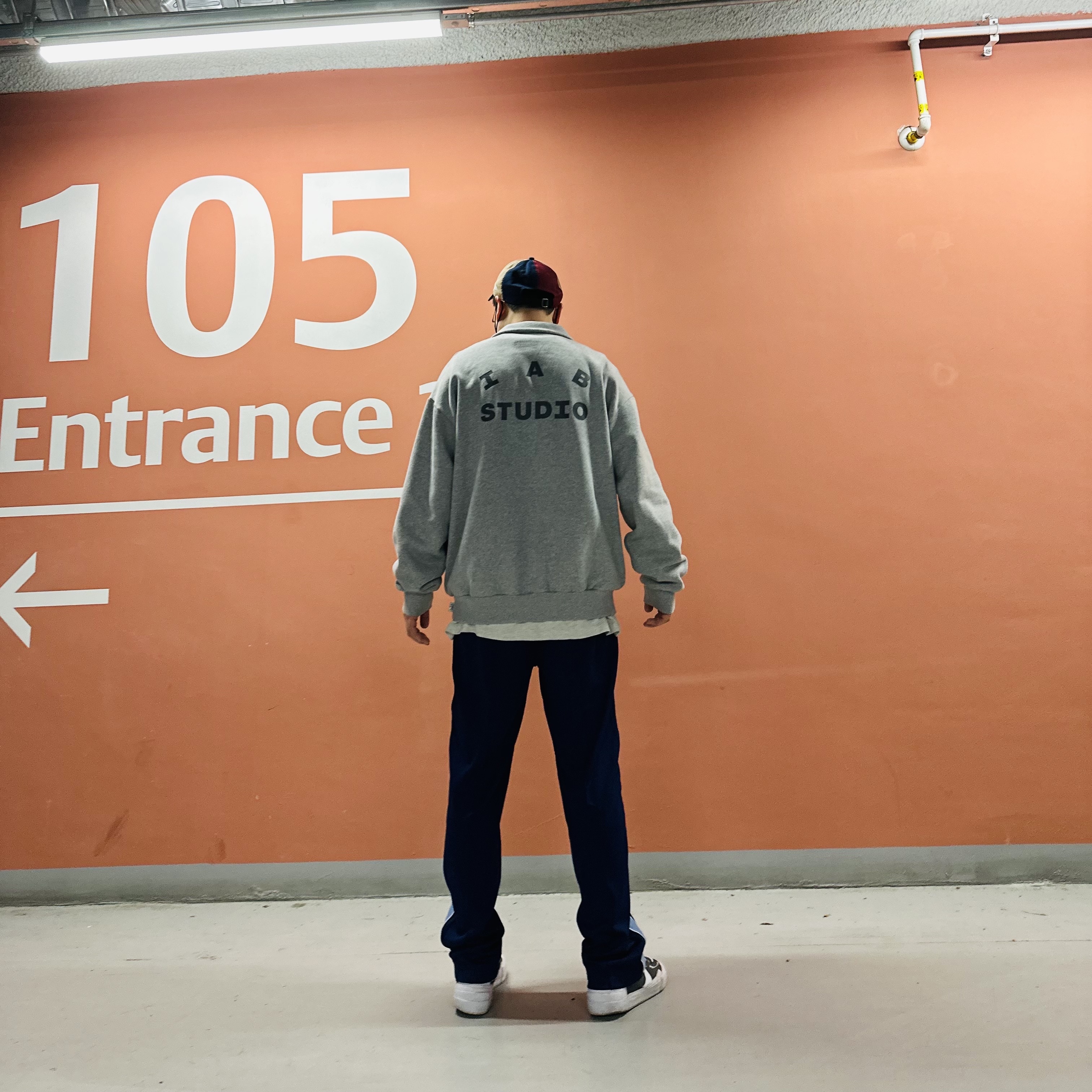 IAB Studio x New Era New York Cap Multi, IAB Studio x Hyundai Mobis Half Zip Pullover Grey 착용 스타일 - 5