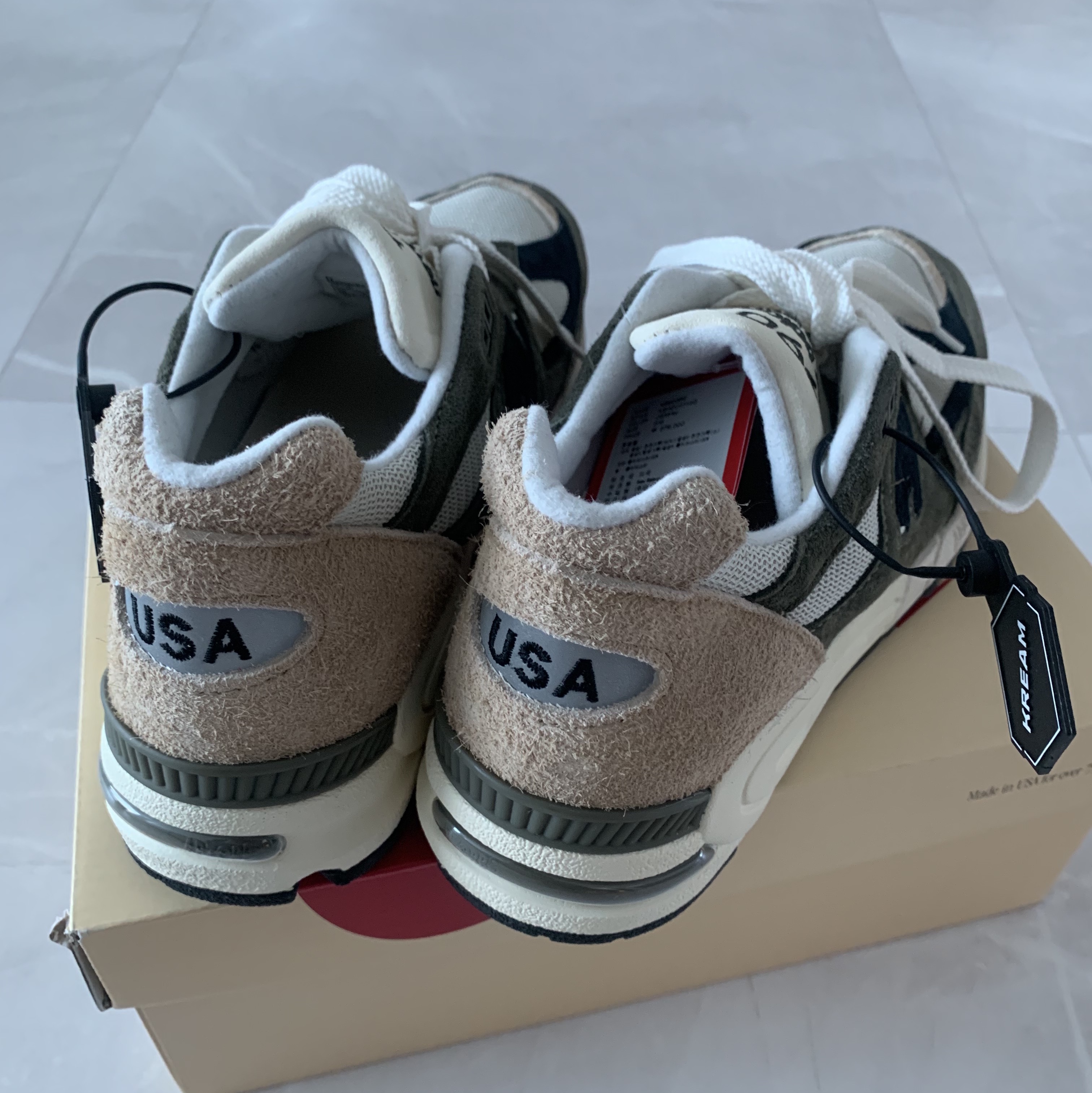 New Balance 990v2 Made in USA Grey Tan 착용 스타일 - 2