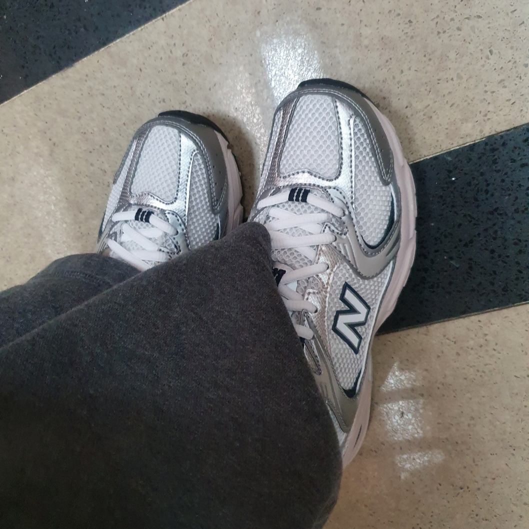 New Balance 530 Steel Grey 착용 스타일