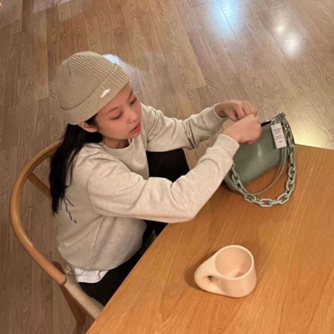 Nieeh Women Envelope Bag Olive 착용 스타일 - 1