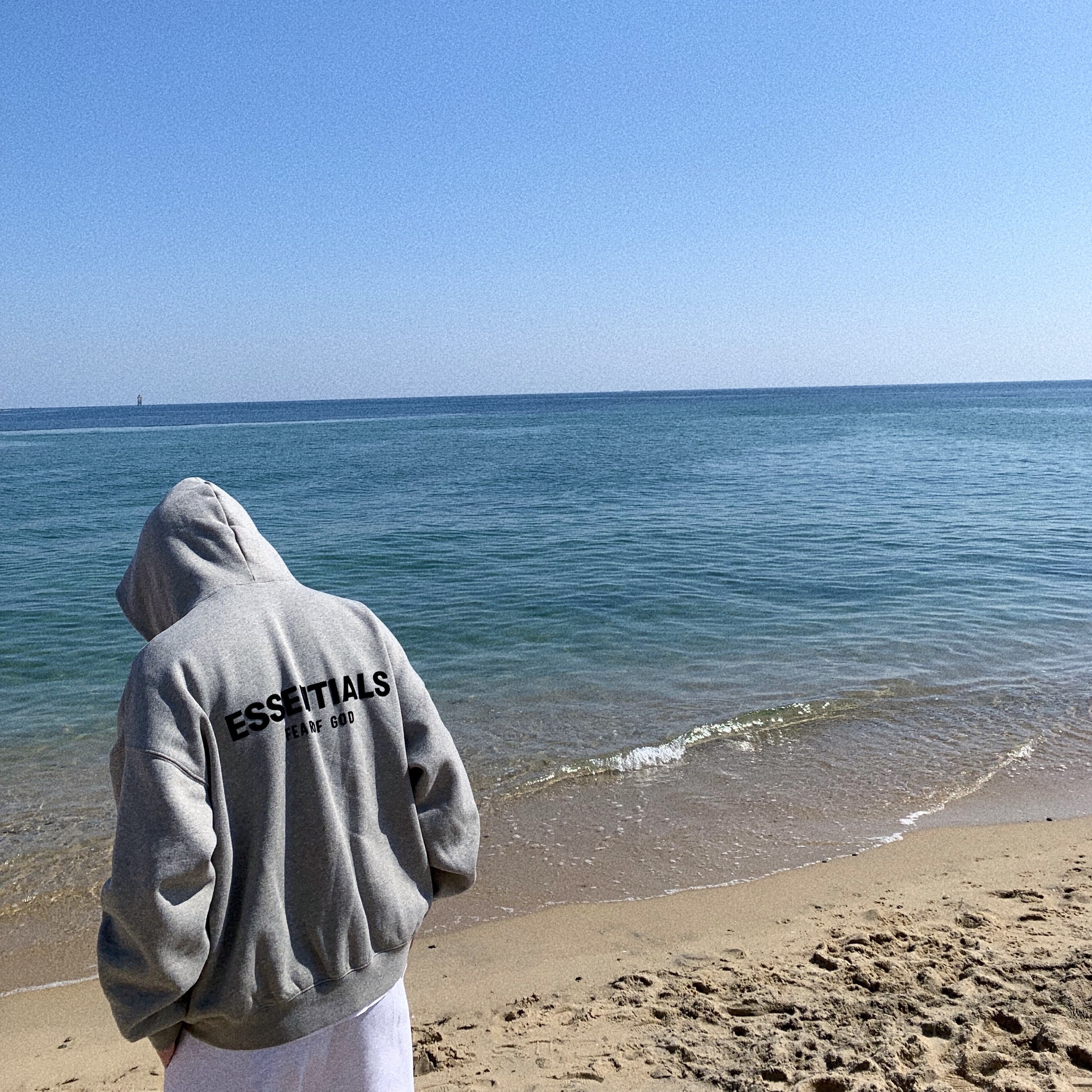 Essentials The Core Collection Hoodie Dark Oatmeal 착용 스타일