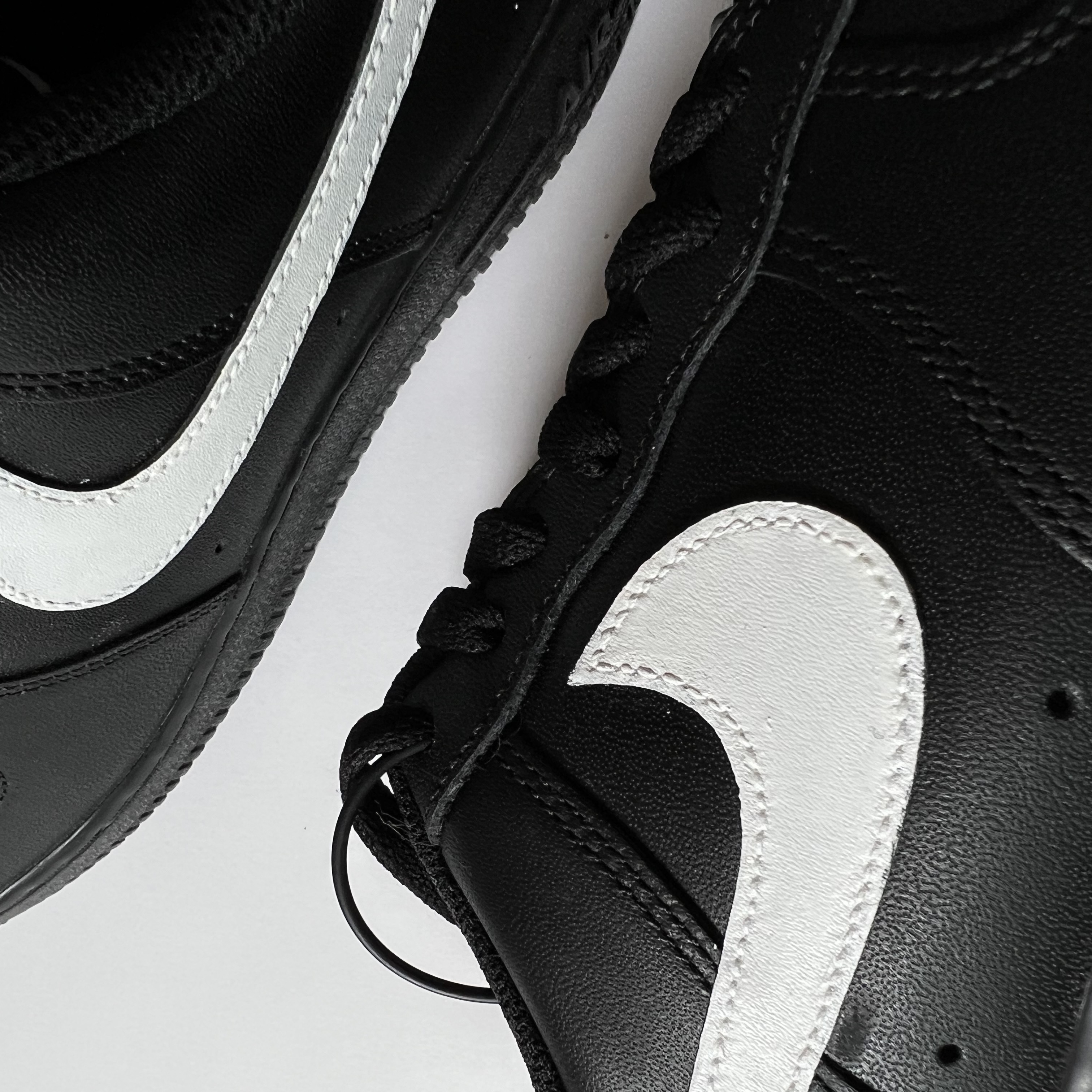 Nike Air Force 1 '07 Low Triple Black 착용 스타일 - 1