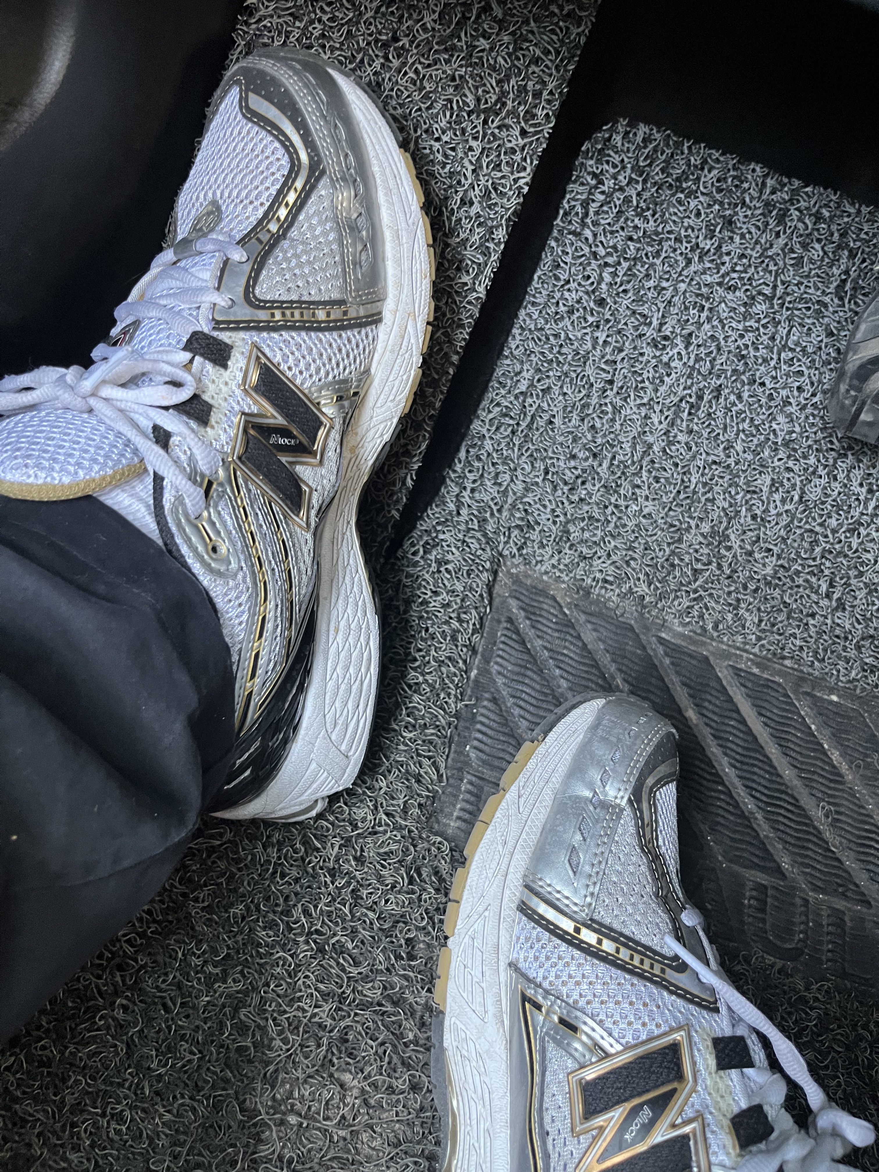 New Balance 1906R White Gold 착용 스타일