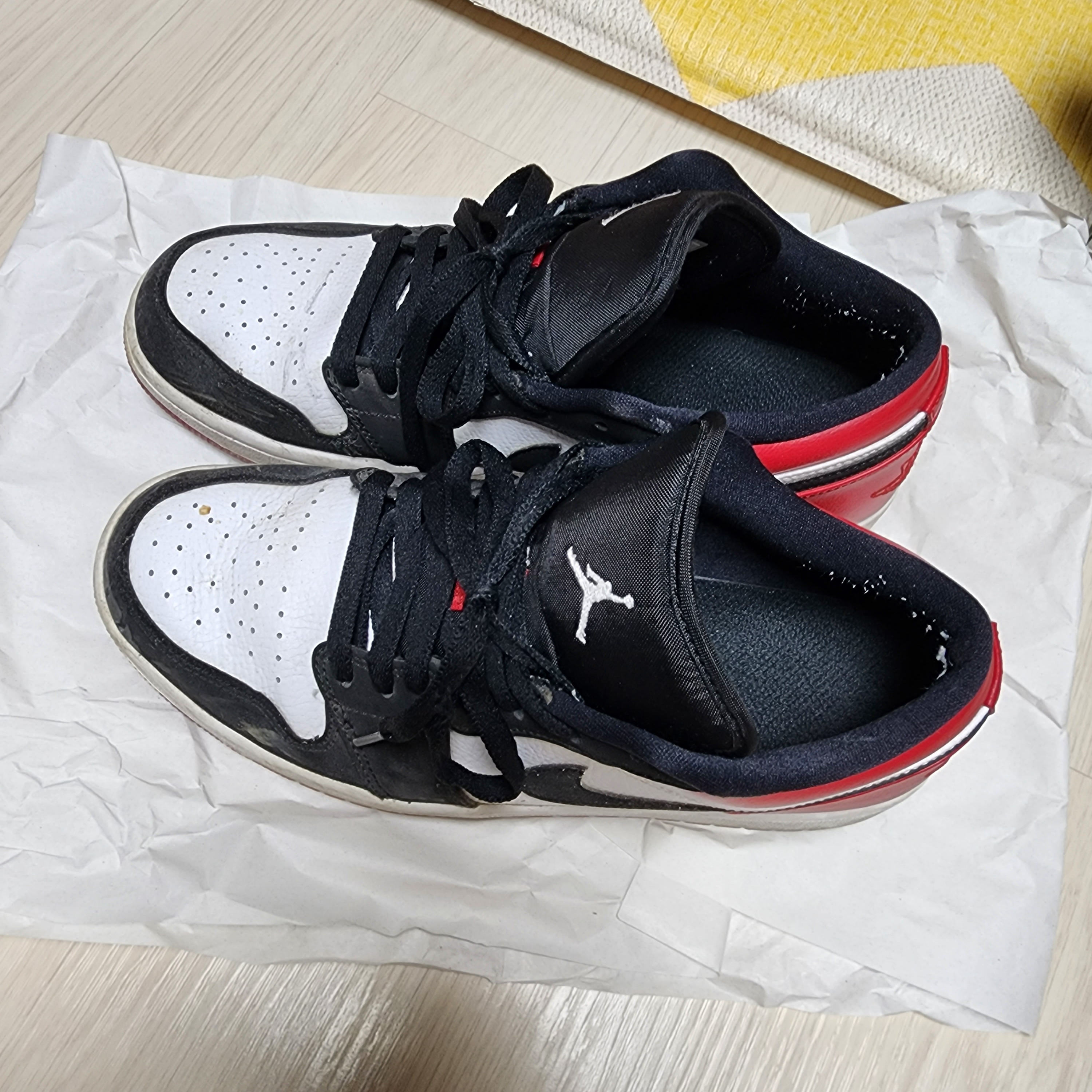 Jordan 1 Low Black Toe, (W) Jordan 1 Low White Gym Red 착용 스타일 - 2