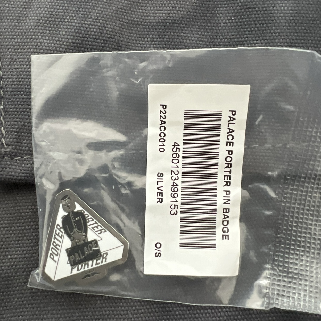 Palace x Porter Pin Badge 착용 스타일
