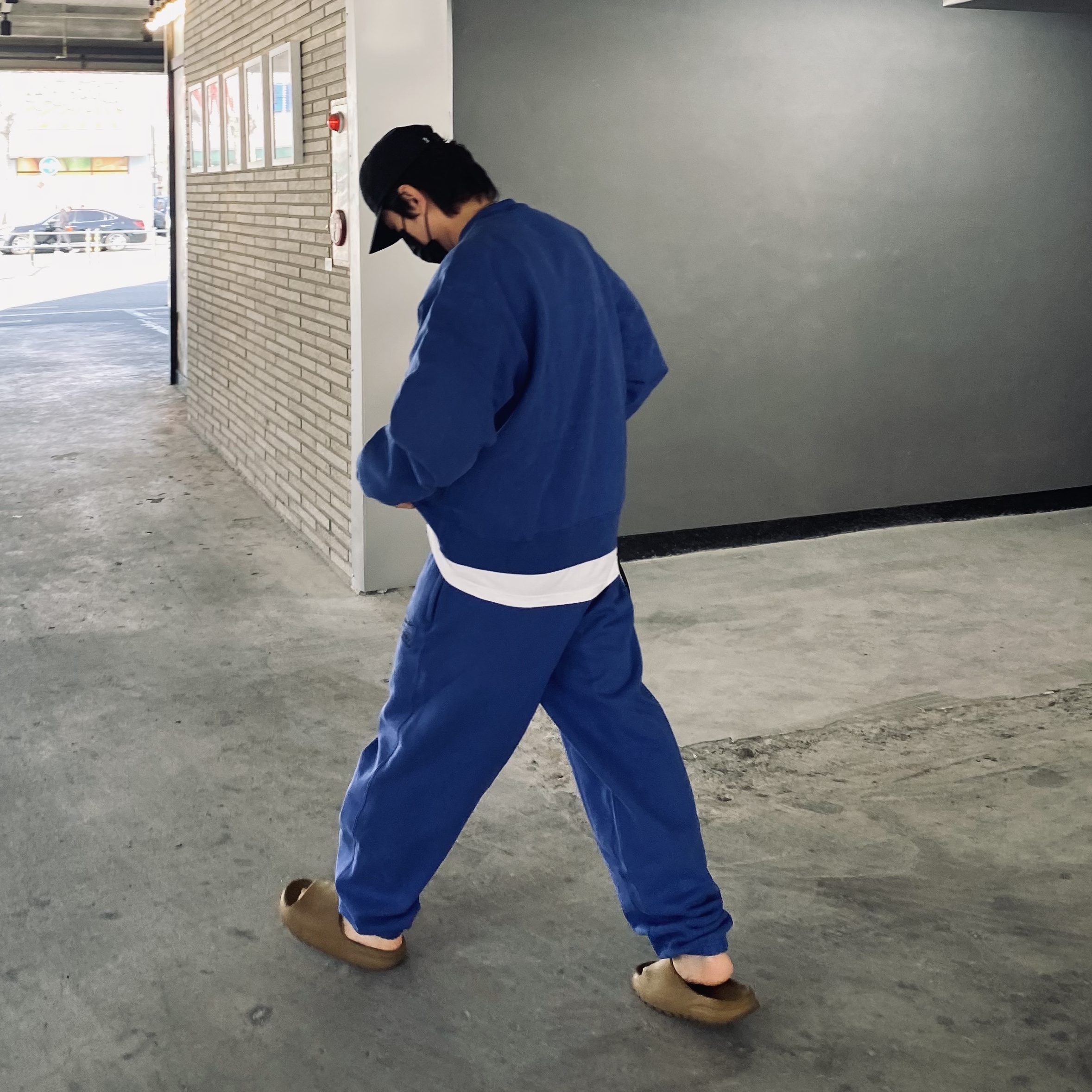 Nike x Stussy NRG Acid Washed Fleece Pants Game Royal (DR4025-480), Nike x Stussy NRG Acid Washed Crewneck Game Royal (DR4024-480) 착용 스타일