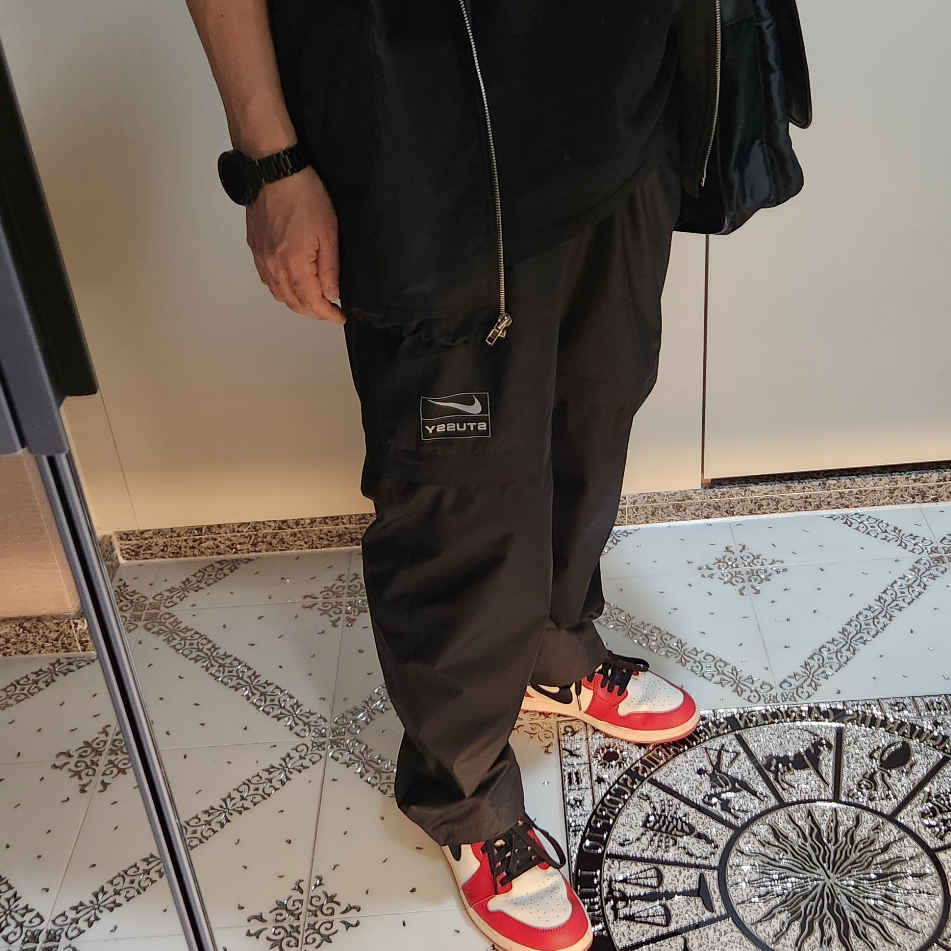Nike x Stussy NRG FL Storm-Fit Pants Black (DO7170-010), Jordan 1 Retro High OG Chicago 2022 착용 스타일