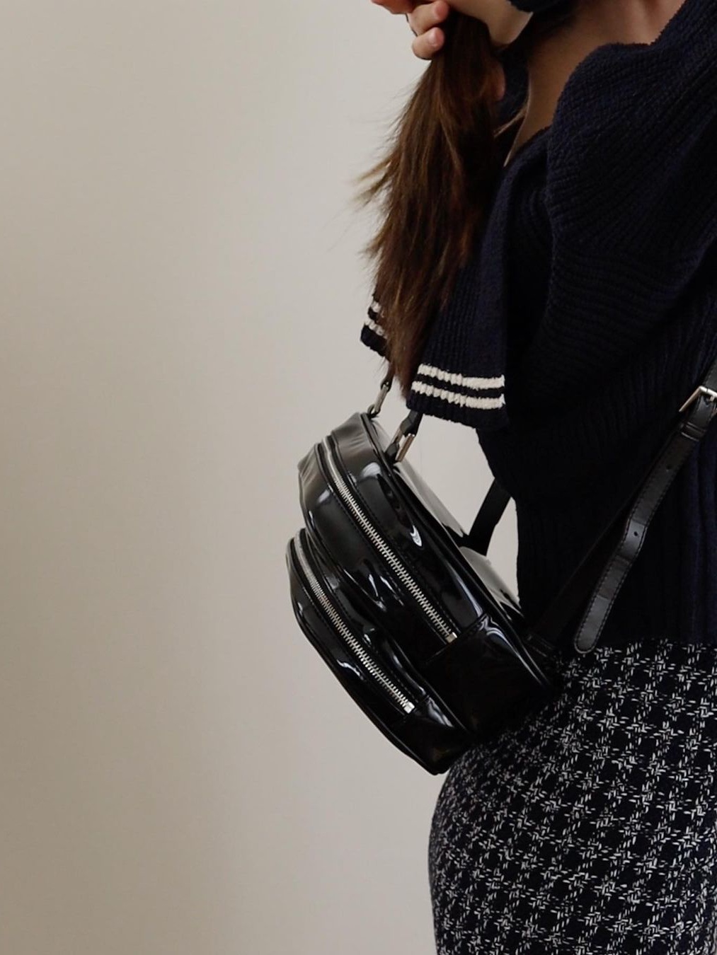 Nieeh Women Turtle Bag Black 착용 스타일 - 3