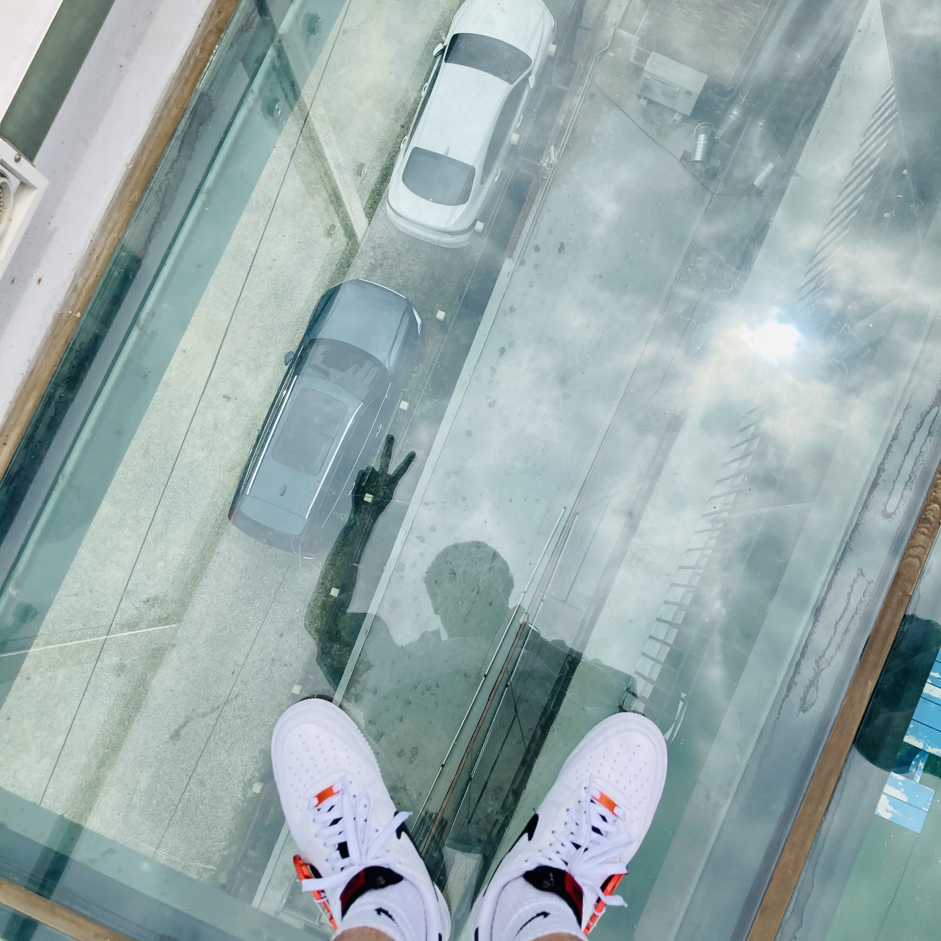 Nike Air Force 1 '07 PRM Carabiner Red 착용 스타일 - 1