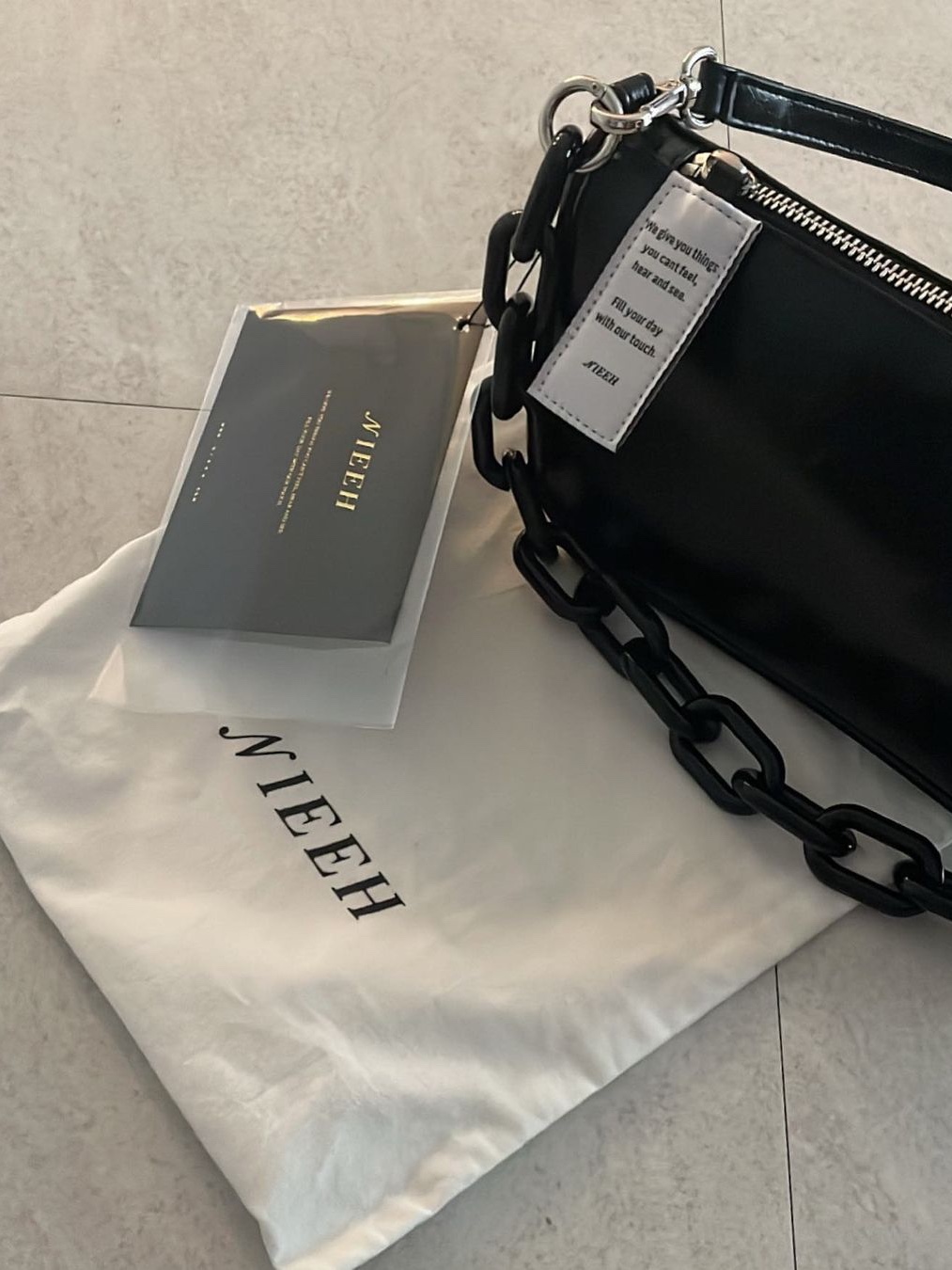 Nieeh Women Envelope Bag Dark Black 착용 스타일