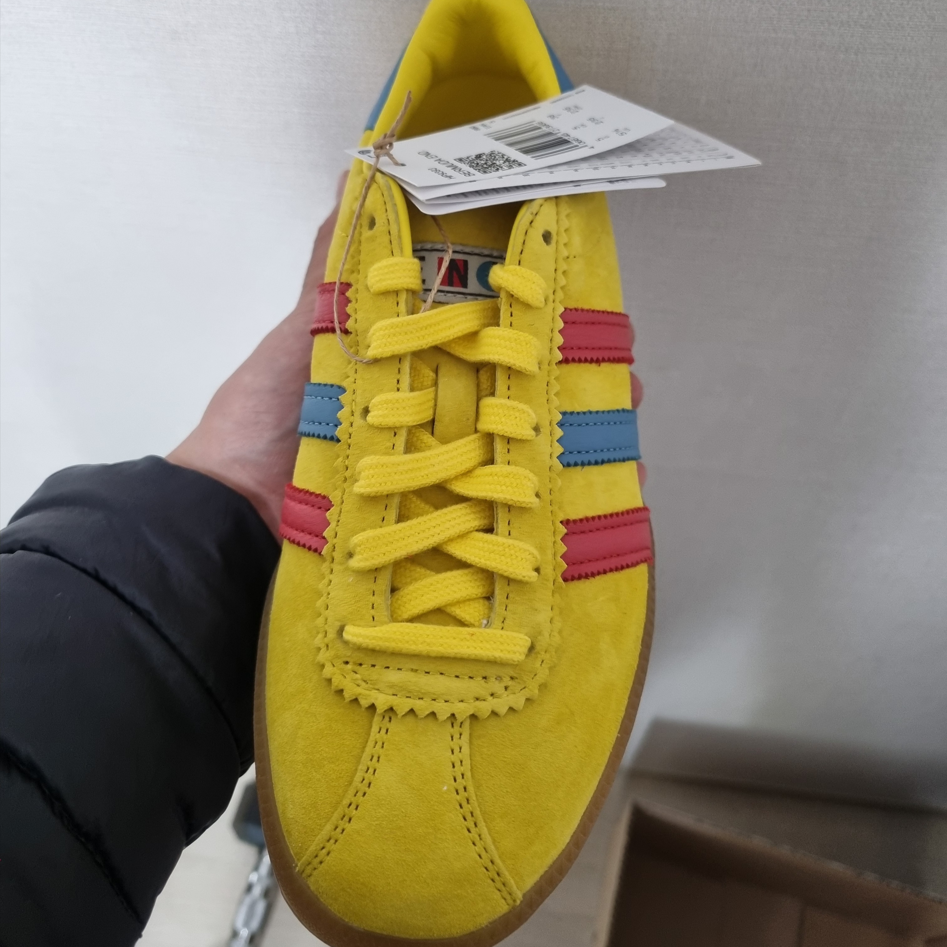 Adidas x END. Bermuda Team Yellow 착용 스타일 - 1