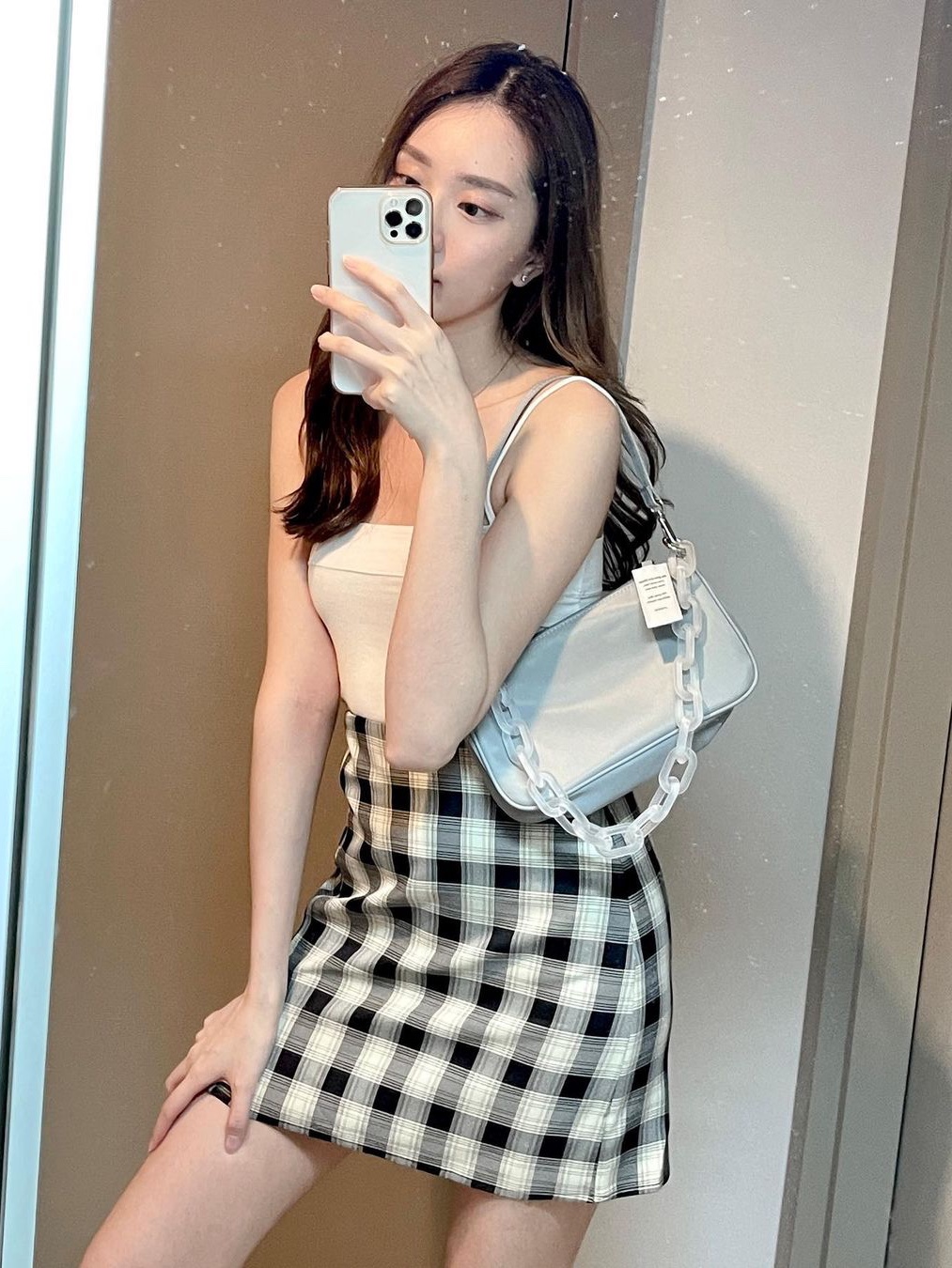 Nieeh Women Envelope Bag Light Gray 착용 스타일