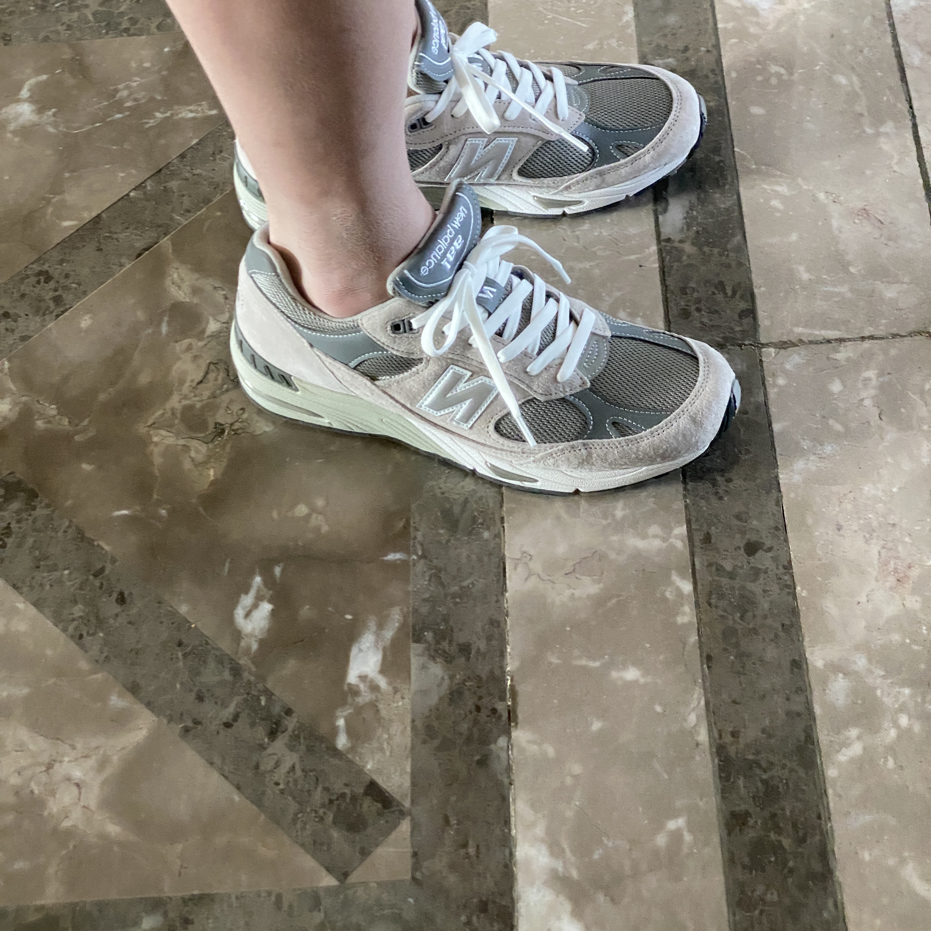 New Balance 991 Made in UK Grey 착용 스타일 - 3