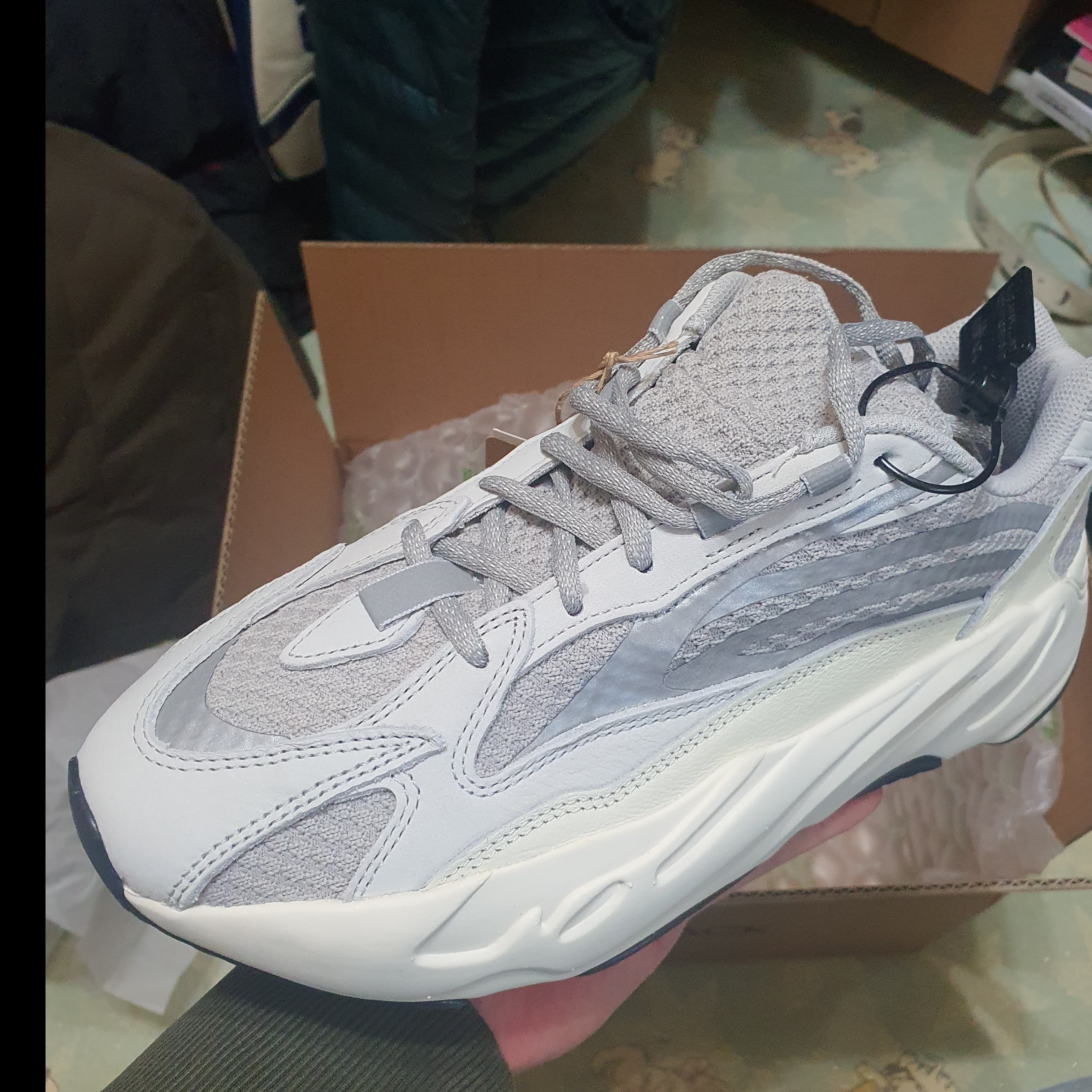 Adidas Yeezy Boost 700 V2 Static 2022 착용 스타일
