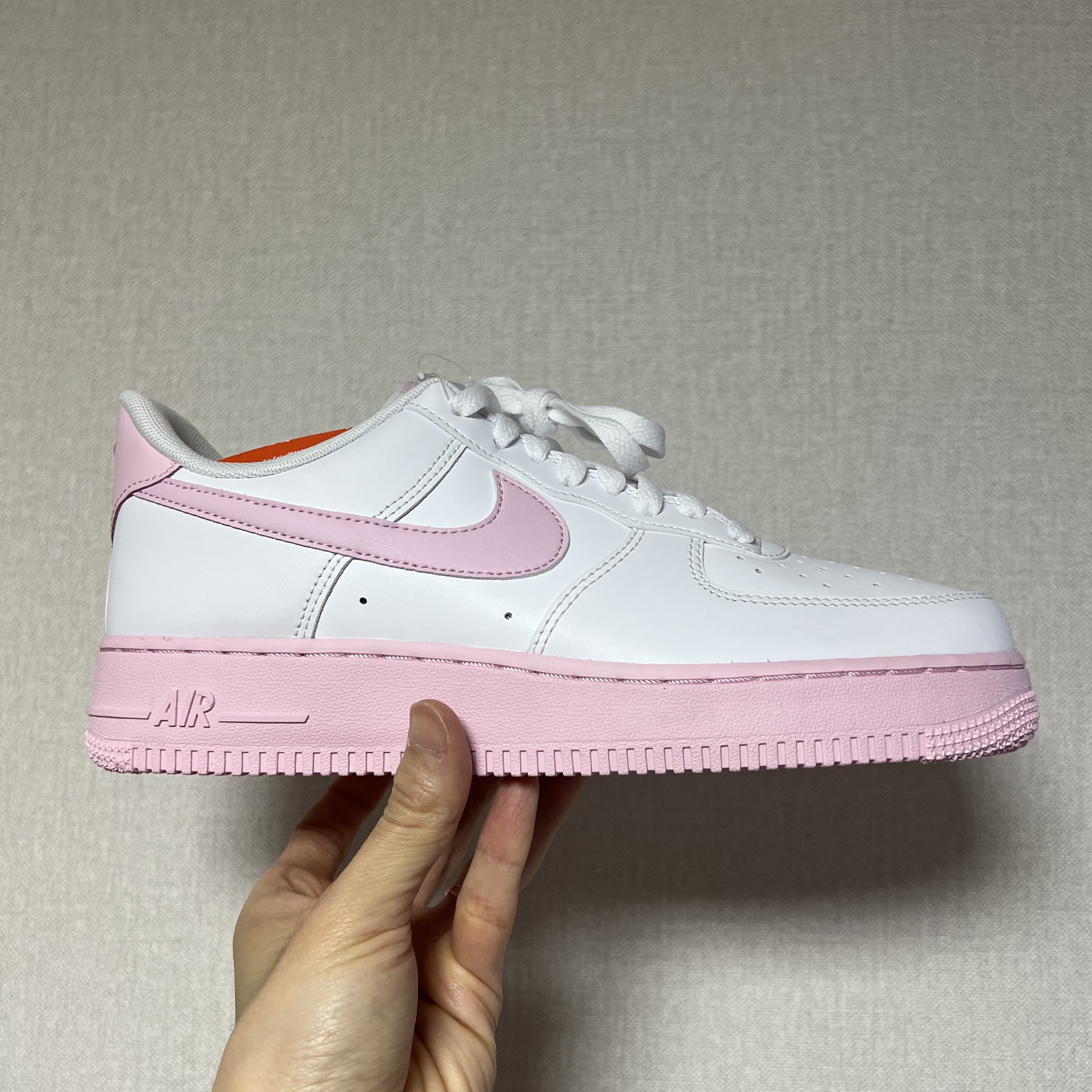 Nike Air Force 1 Low White Pink Midsole 착용 스타일 - 3