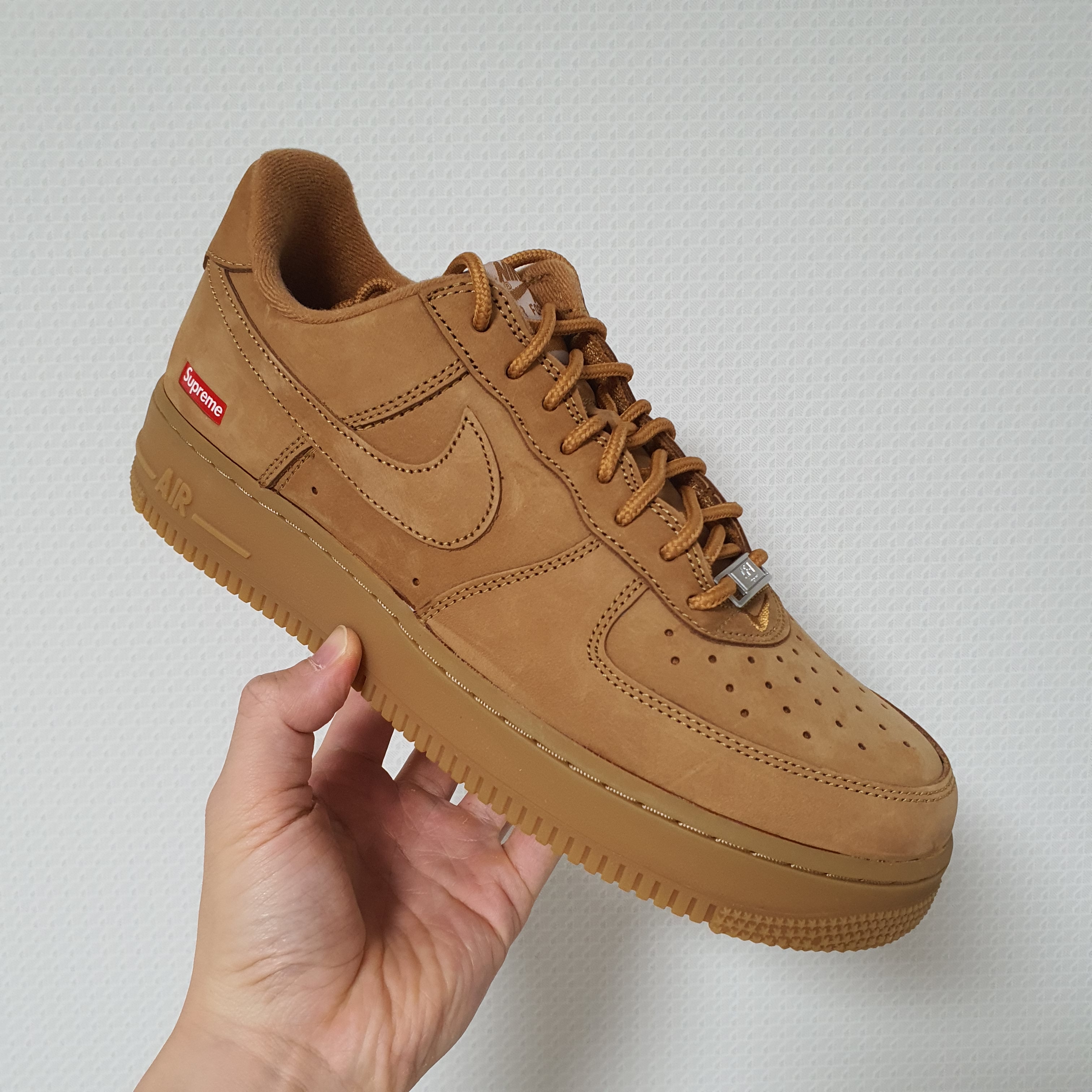 Nike x Supreme Air Force 1 Low Flax 착용 스타일