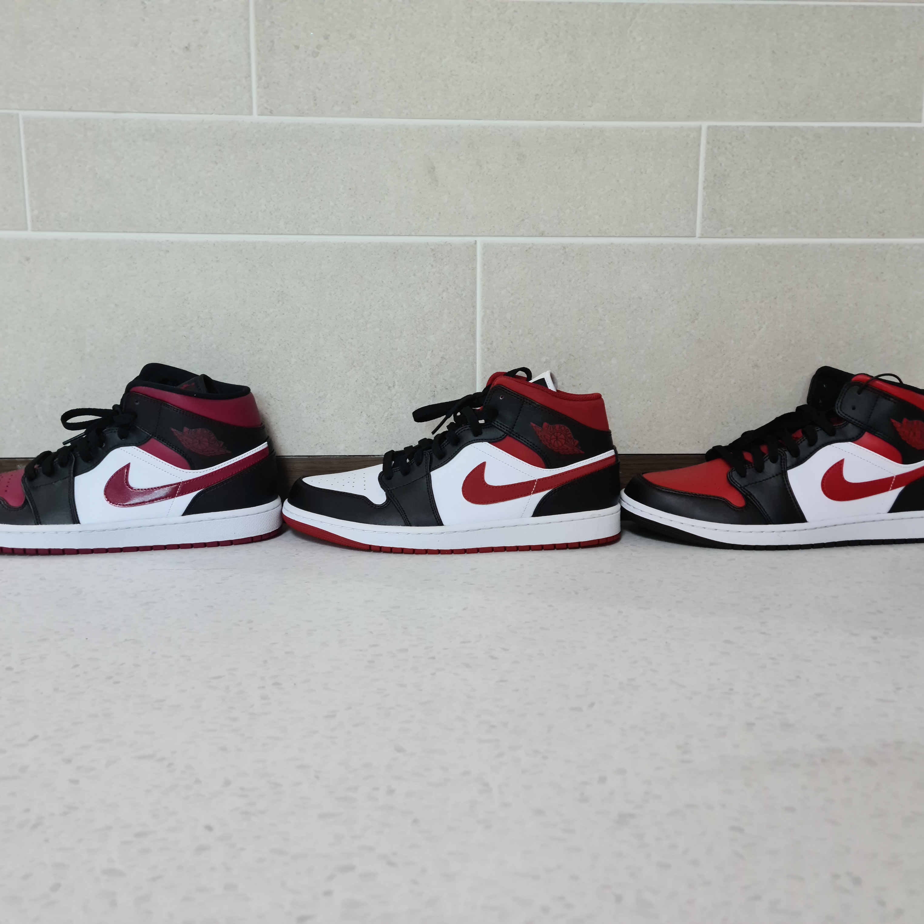 Jordan 1 Mid Black Fire Red, Jordan 1 Mid Gym Red Black White 착용 스타일 - 1