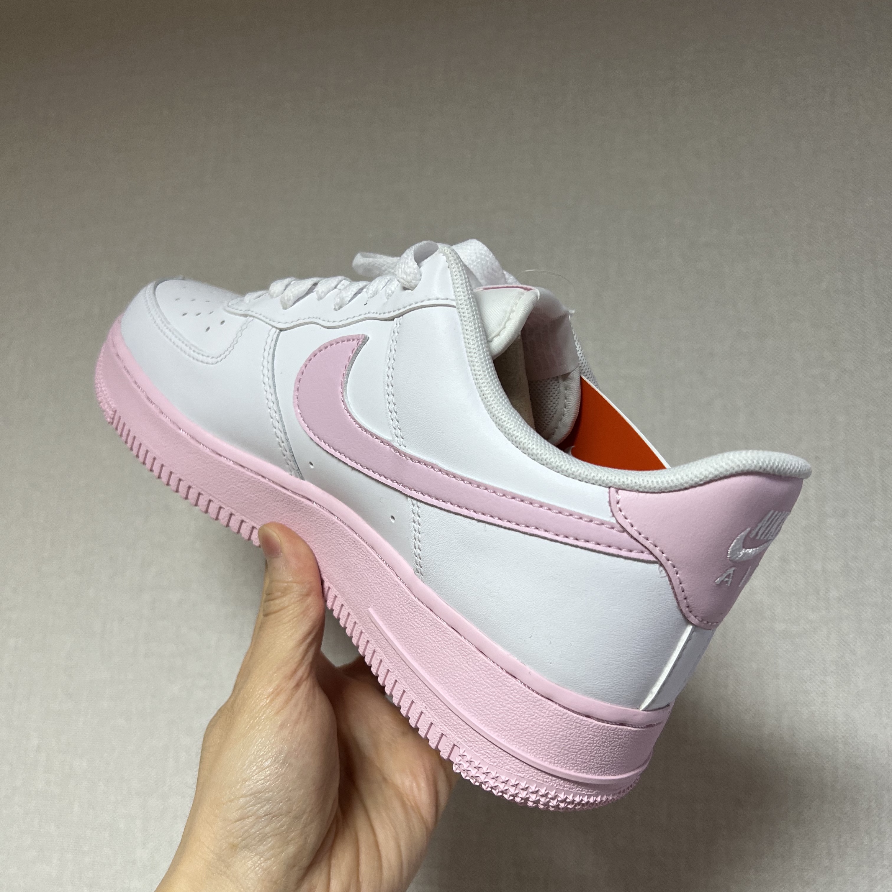 Nike Air Force 1 Low White Pink Midsole 착용 스타일 - 2