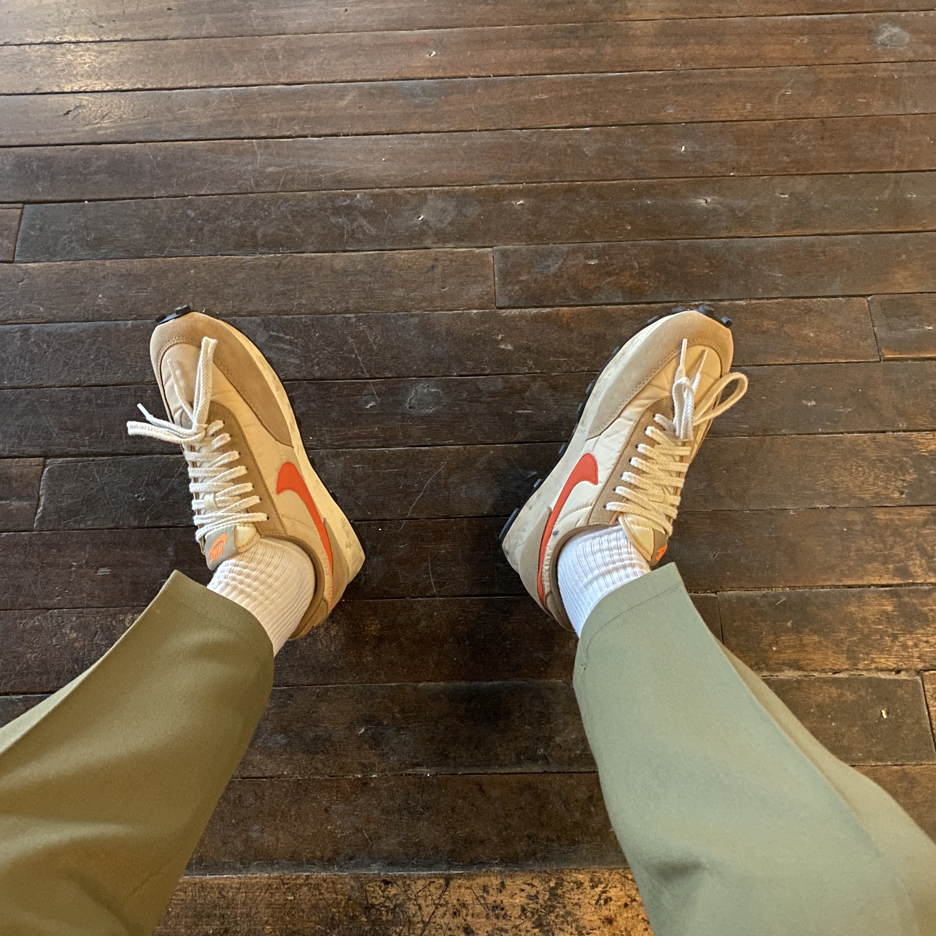Nike Daybreak SP Vegas Gold College Orange 착용 스타일 - 2
