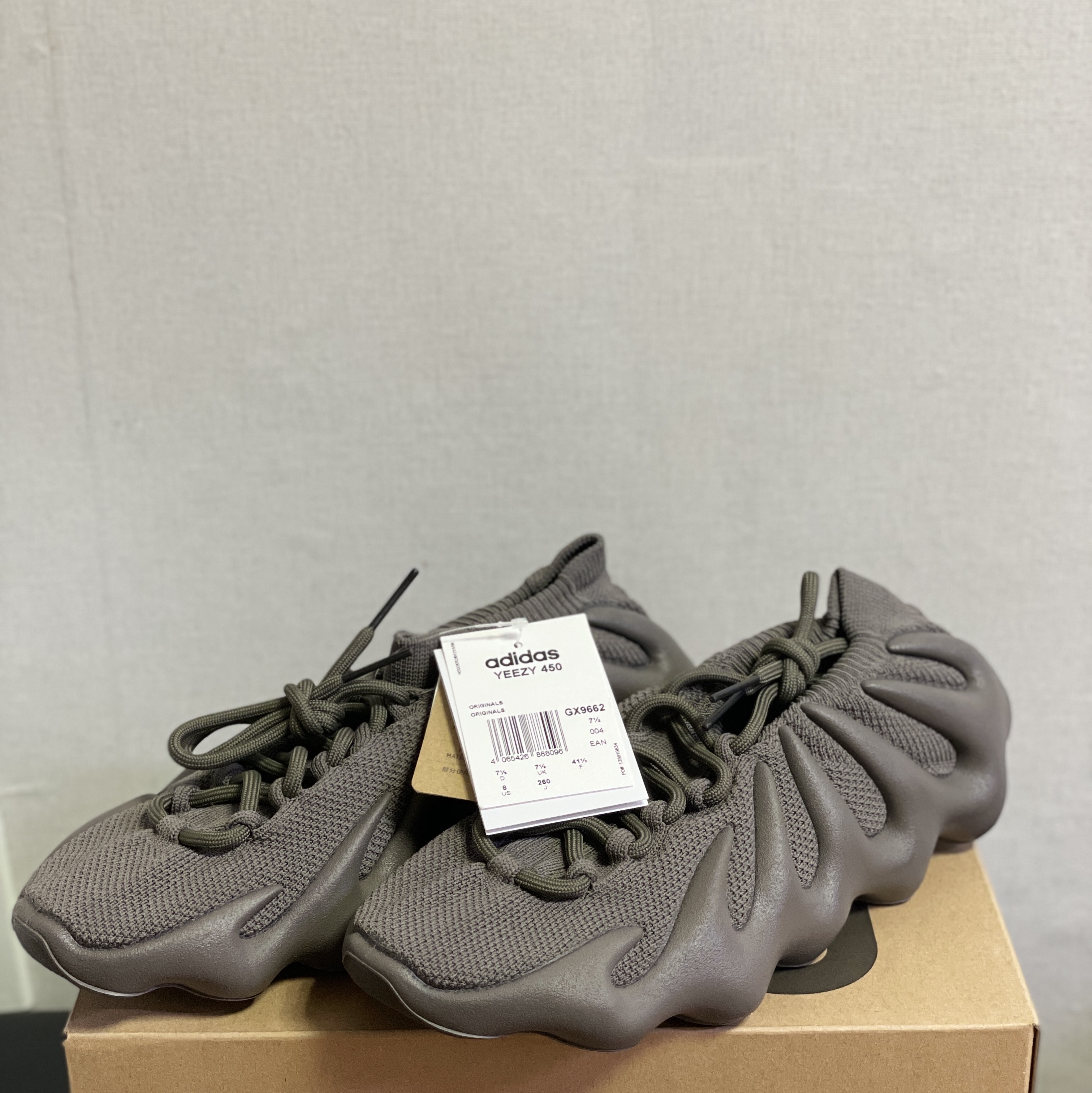 Adidas Yeezy 450 Cinder 착용 스타일 - 1