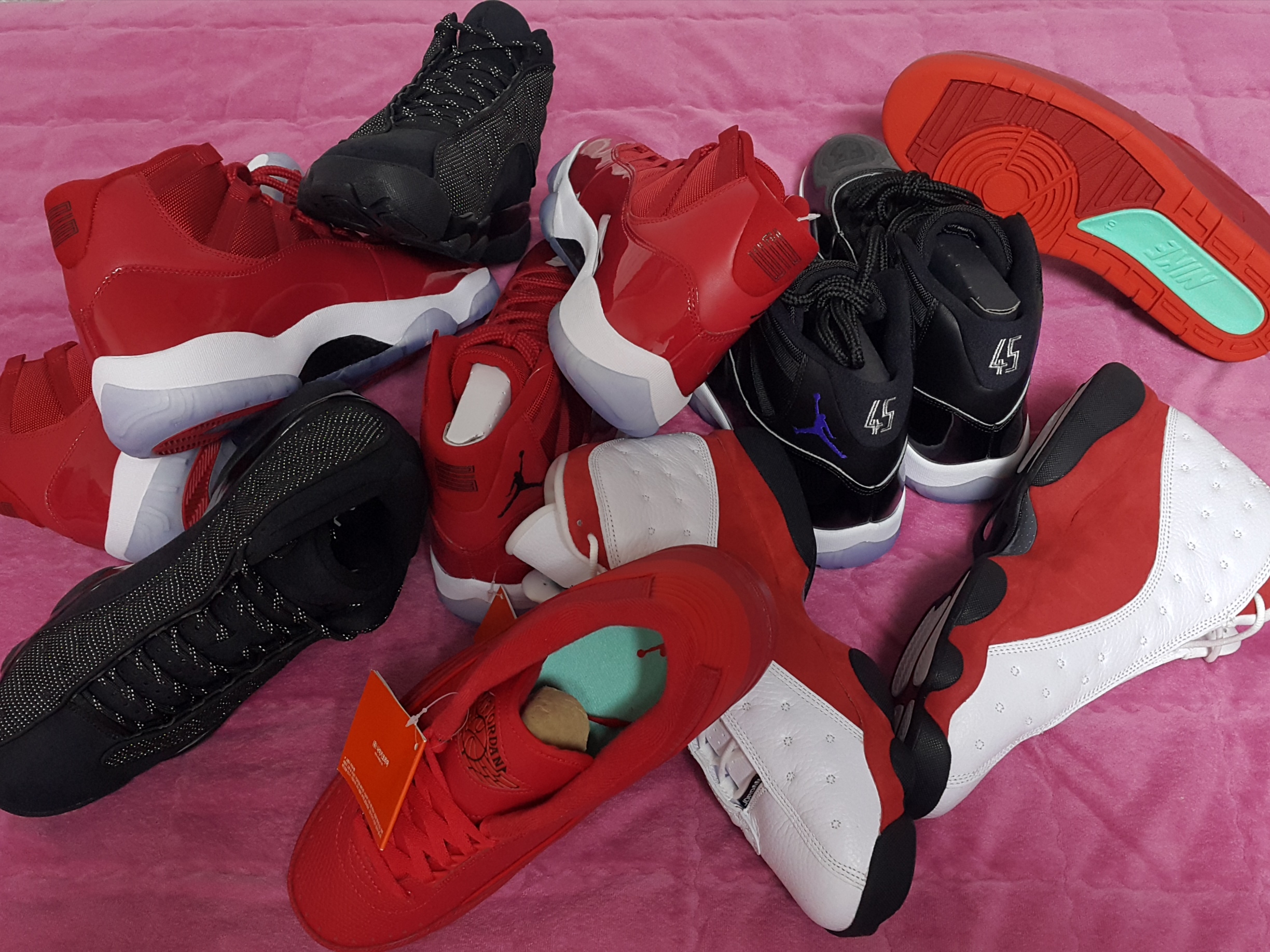 Jordan 11 Retro Win Like 96 Gym Red, Jordan 13 Retro Black Cat 착용 스타일