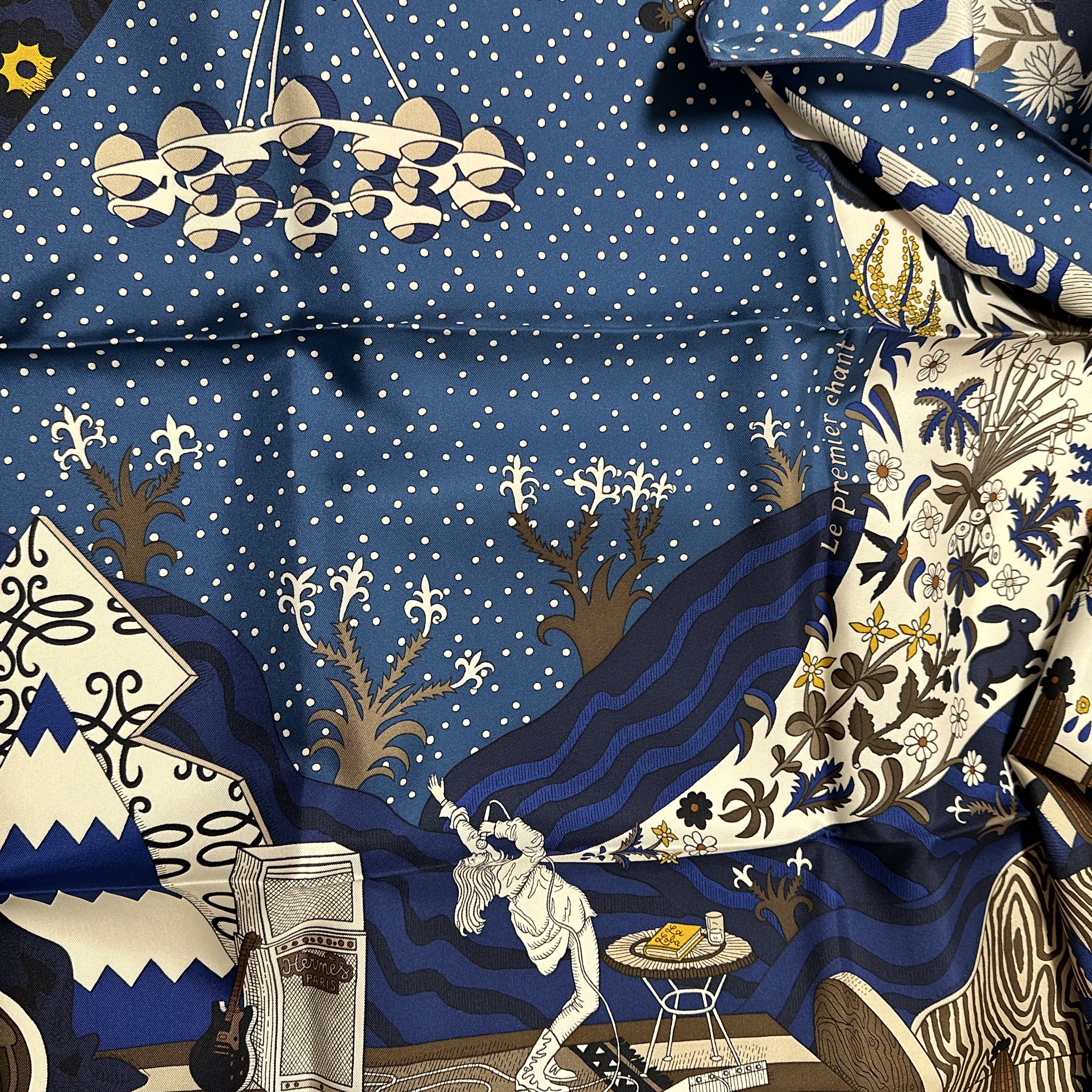 (W) Hermes Le Premier Chant Scarf 90 Bleu Nuit Blanc Ebene 착용 스타일