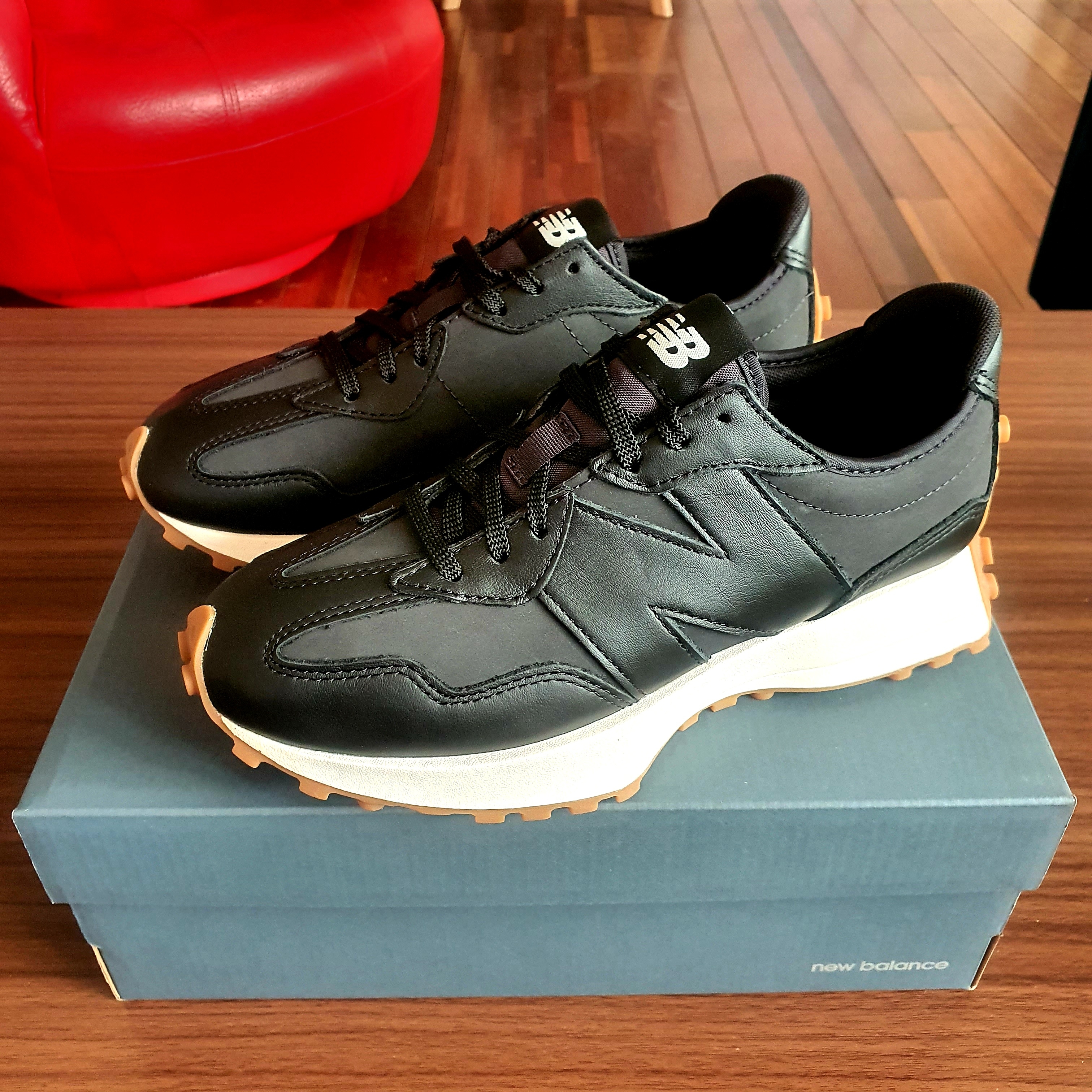 (W) New Balance 327 Black Phantom 착용 스타일