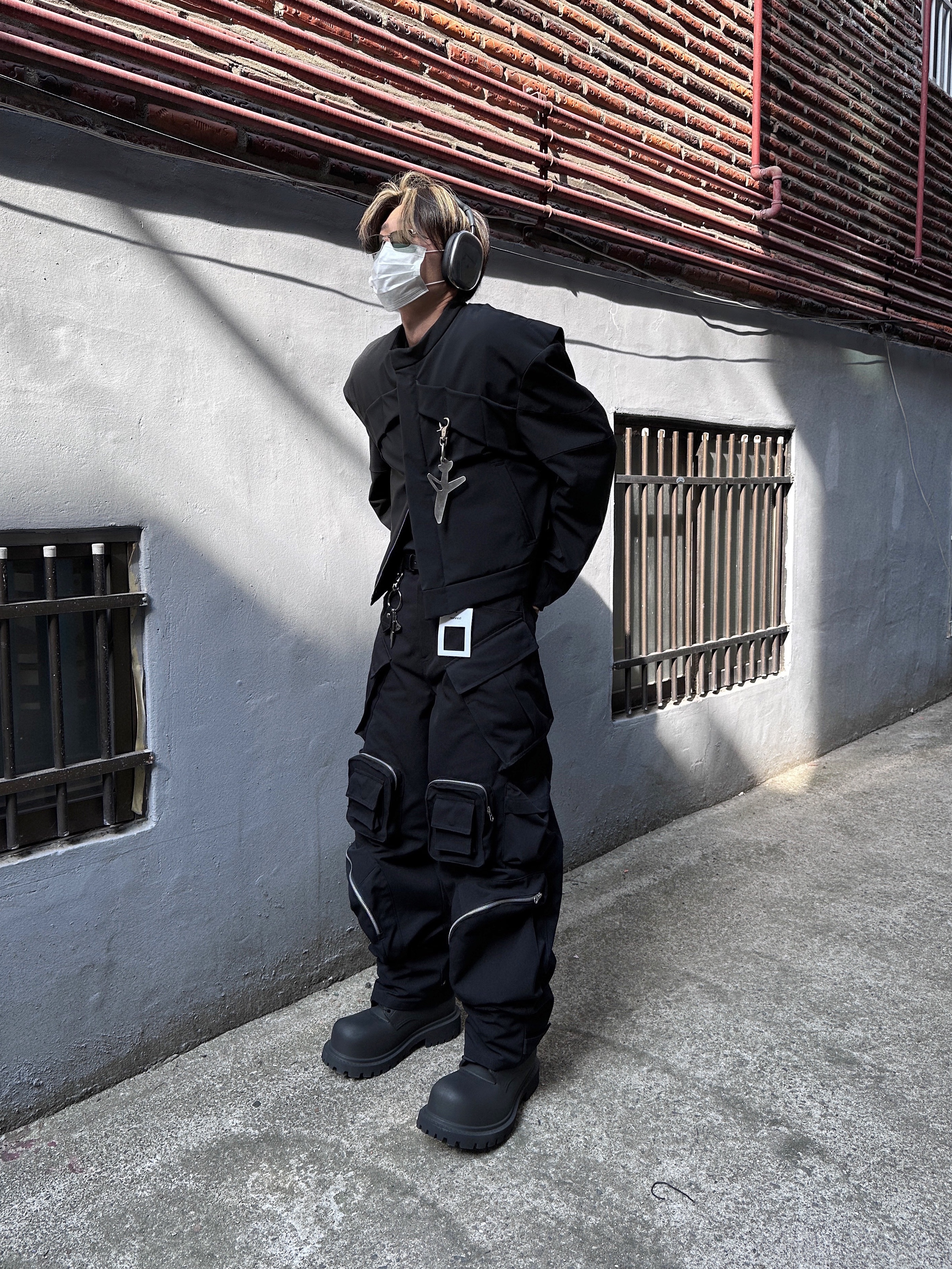 Nonnod Mechanic Cargo Pants Black, Apple AirPods Max Lightning Space Gray (Korean Ver.) 착용 스타일 - 1