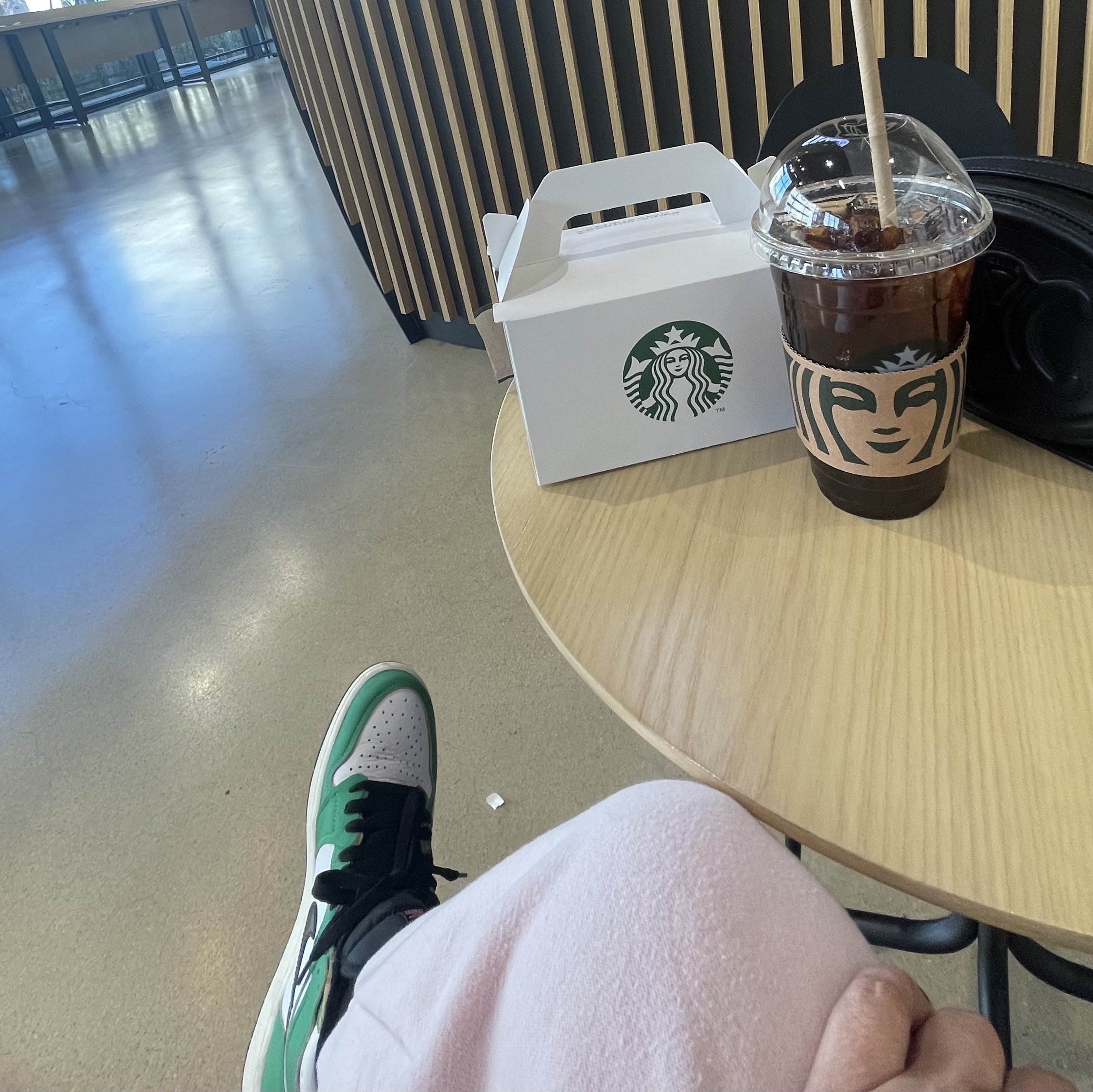 (W) Jordan 1 Retro High OG Lucky Green 착용 스타일 - 1
