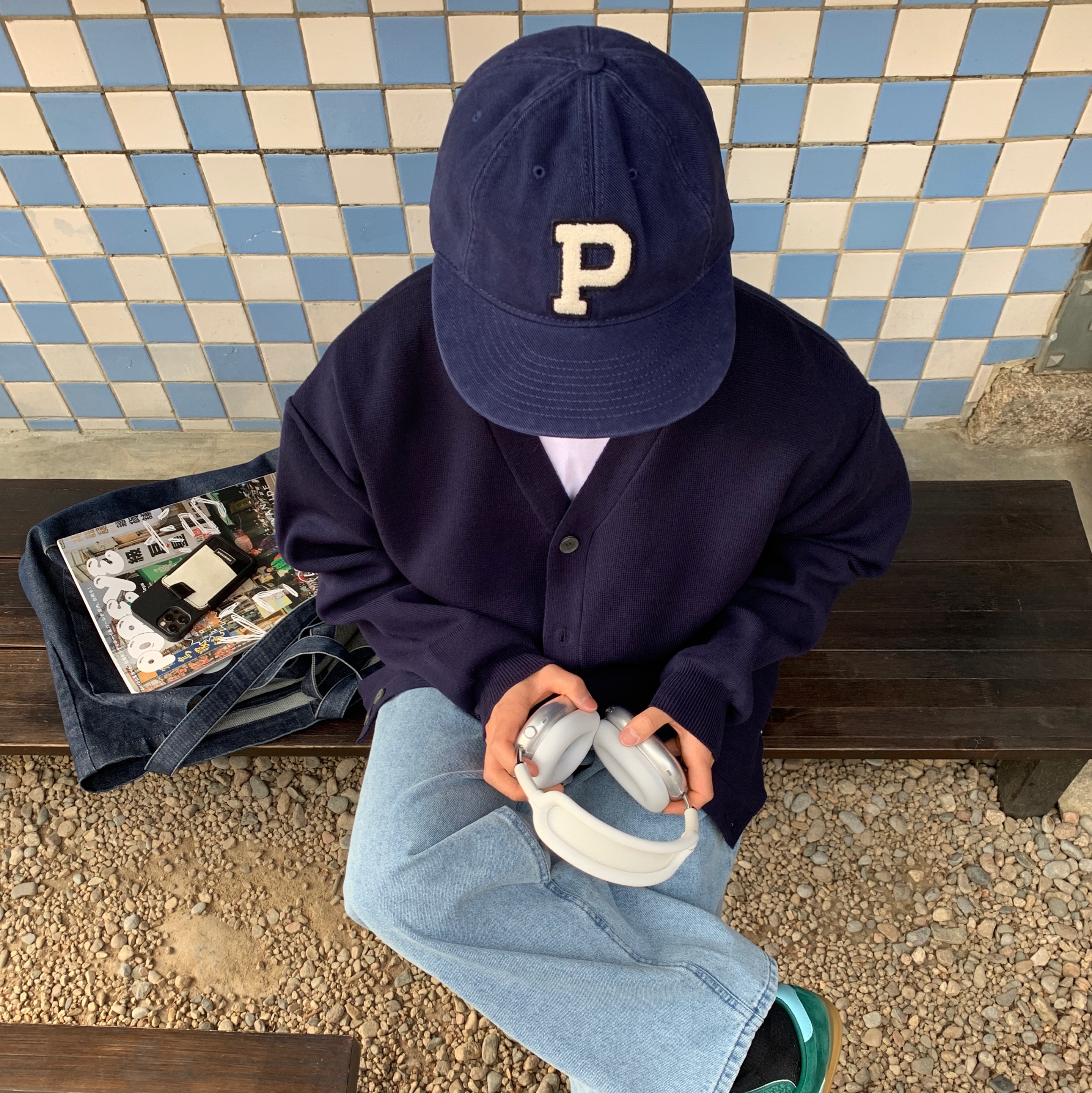 Adidas Gazelle Indoor Collegiate Green Hazy Sky, Apple AirPods Max Lightning Silver (Korean Ver.) 착용 스타일 - 3