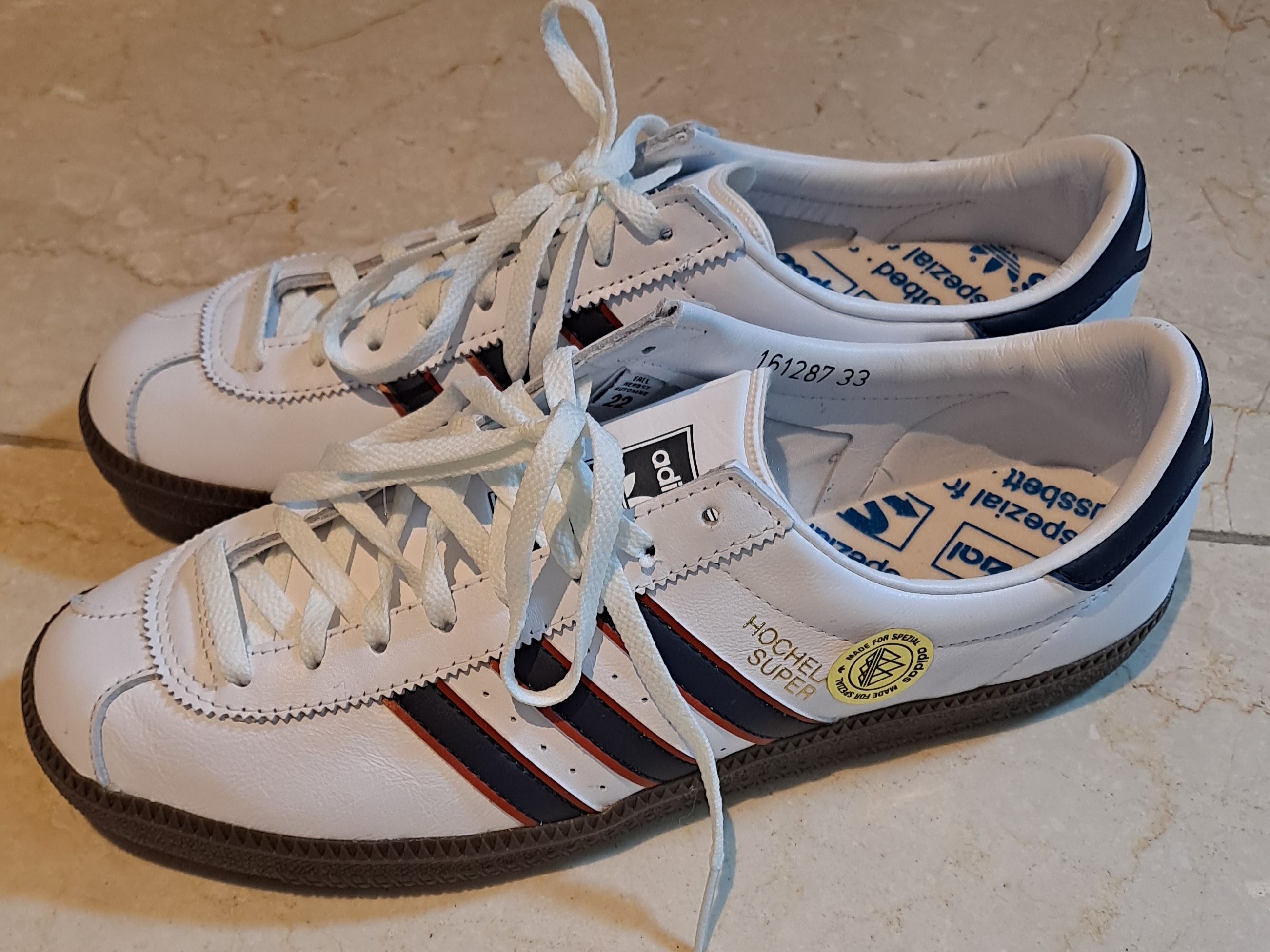 Adidas Hochelaga Spezial Cloud White 착용 스타일
