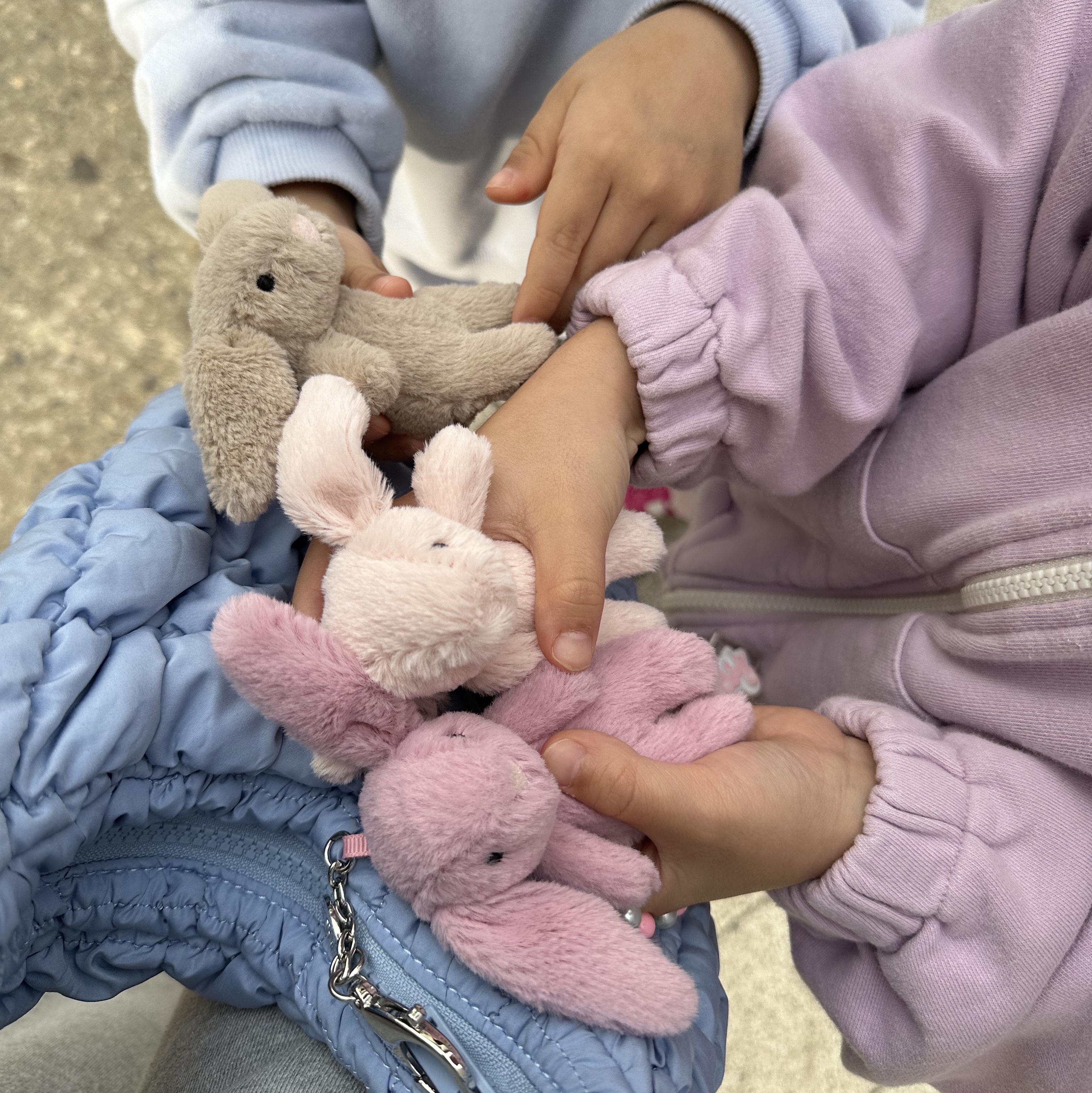 Jellycat Bashful Bunny Bag Charm Tulip, Jellycat Bashful Bunny Bag Charm Blush 착용 스타일