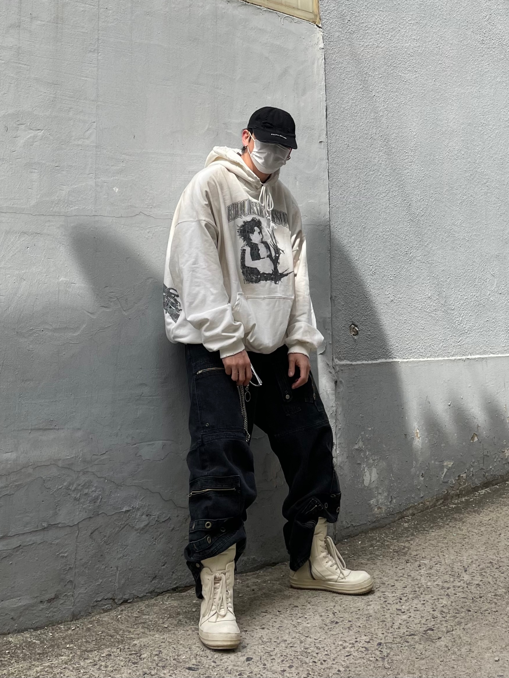 Project G/R x Atmos Etiquette Lesson Vintage Washed Hoodie White, Project G/R Flight Denim Pants Black 착용 스타일 - 1