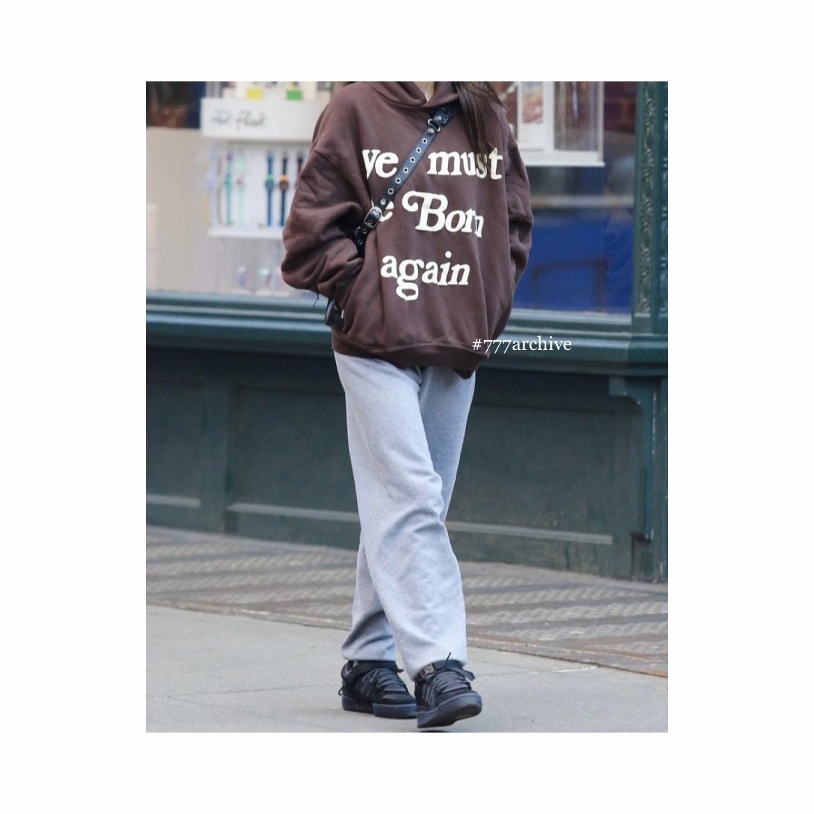 Cactus Plant Flea Market Born Again Hooded Sweatshirt Brown, Balenciaga Arena Lambskin Le Cagole XS Shoulder Bag Black 착용 스타일 - 3