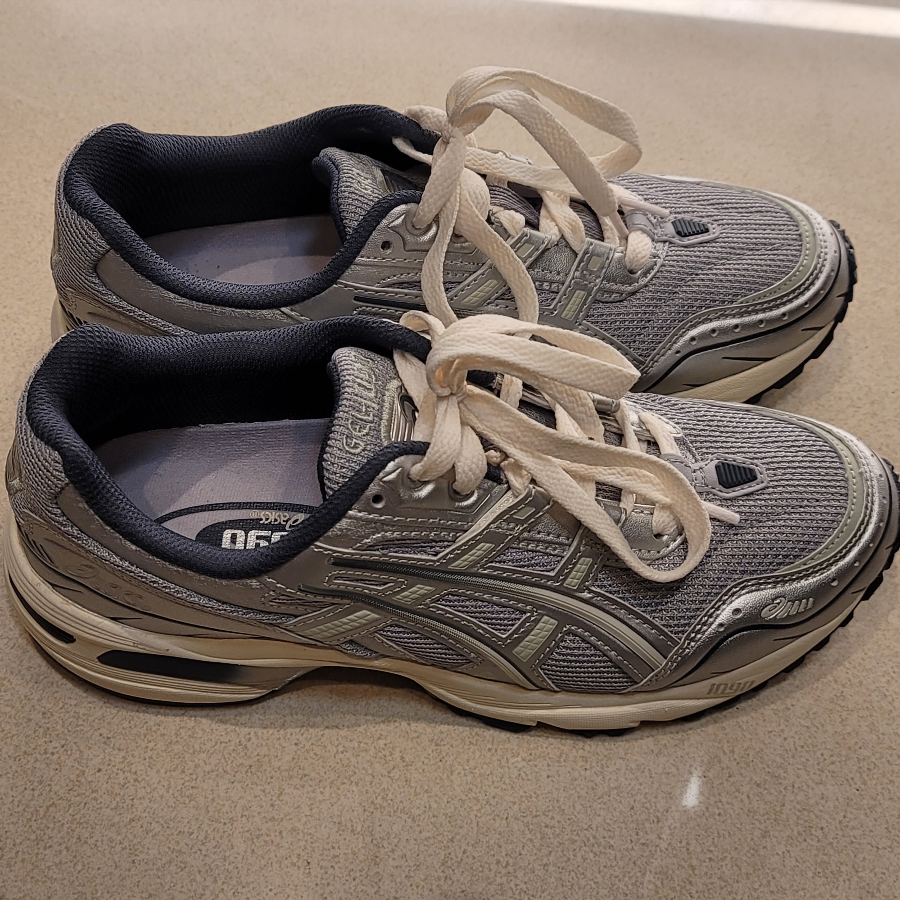 Asics Gel-1090 Piedmont Grey 착용 스타일