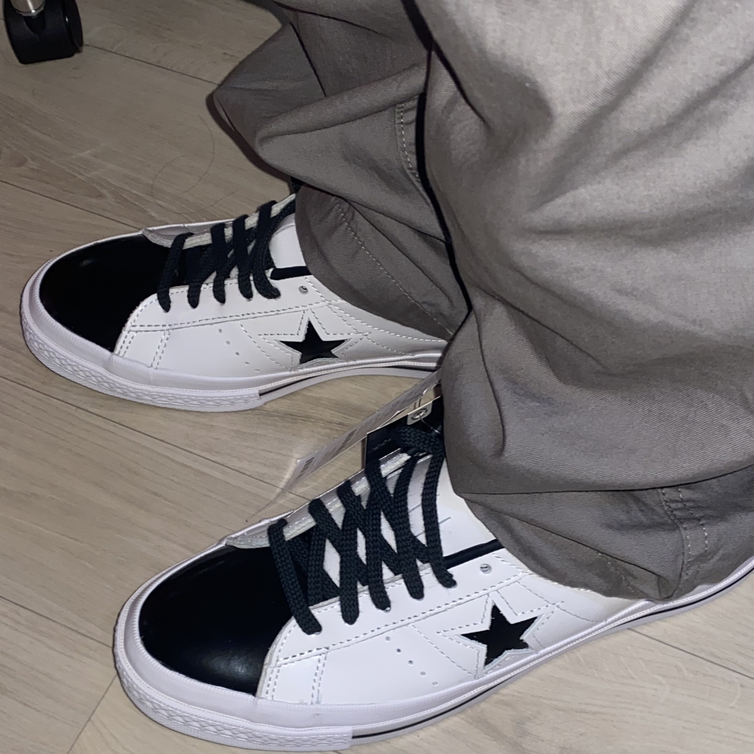 Converse One Star Ox HanByeol White, Converse One Star Ox Black 착용 스타일