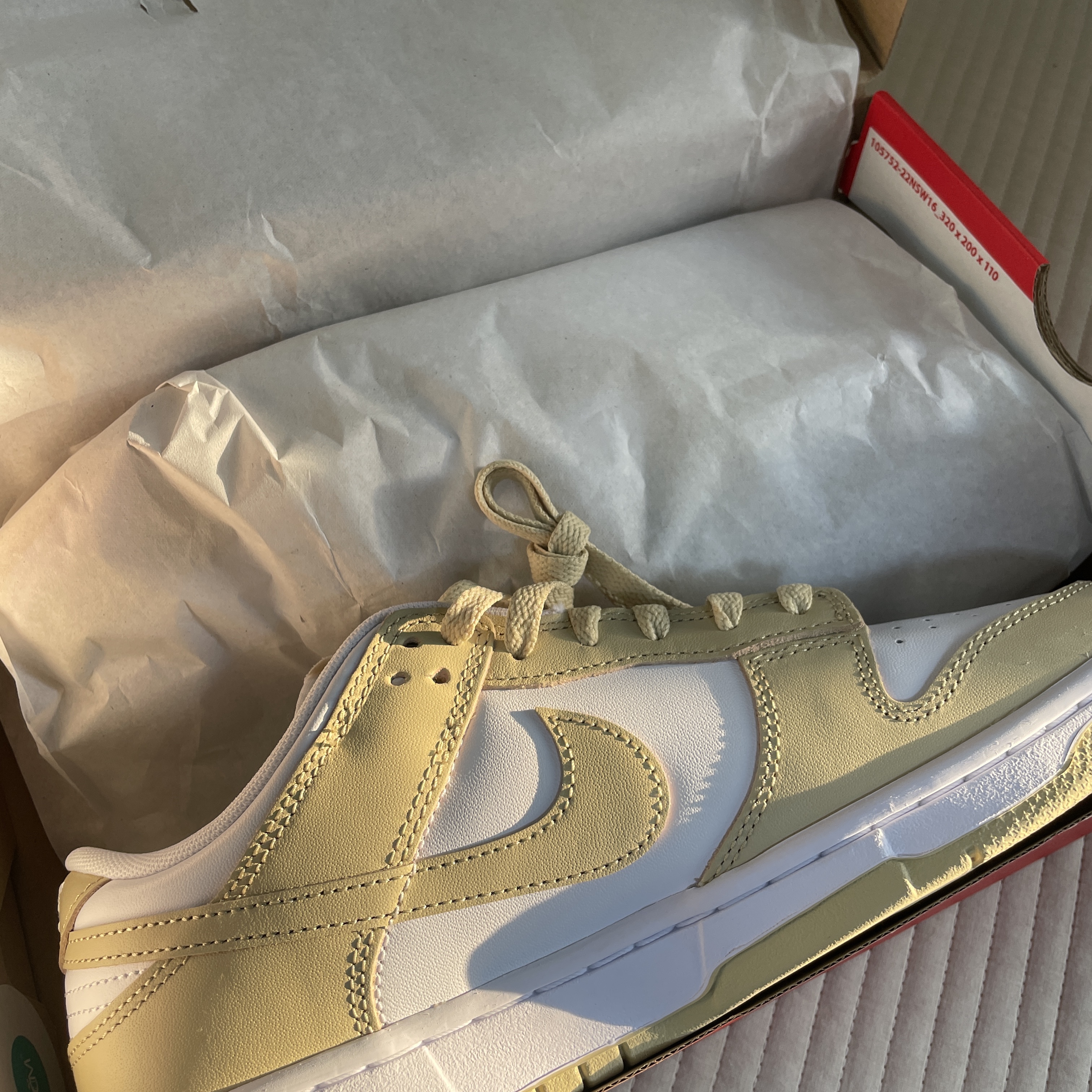 Nike Dunk Low Team Gold and White 착용 스타일