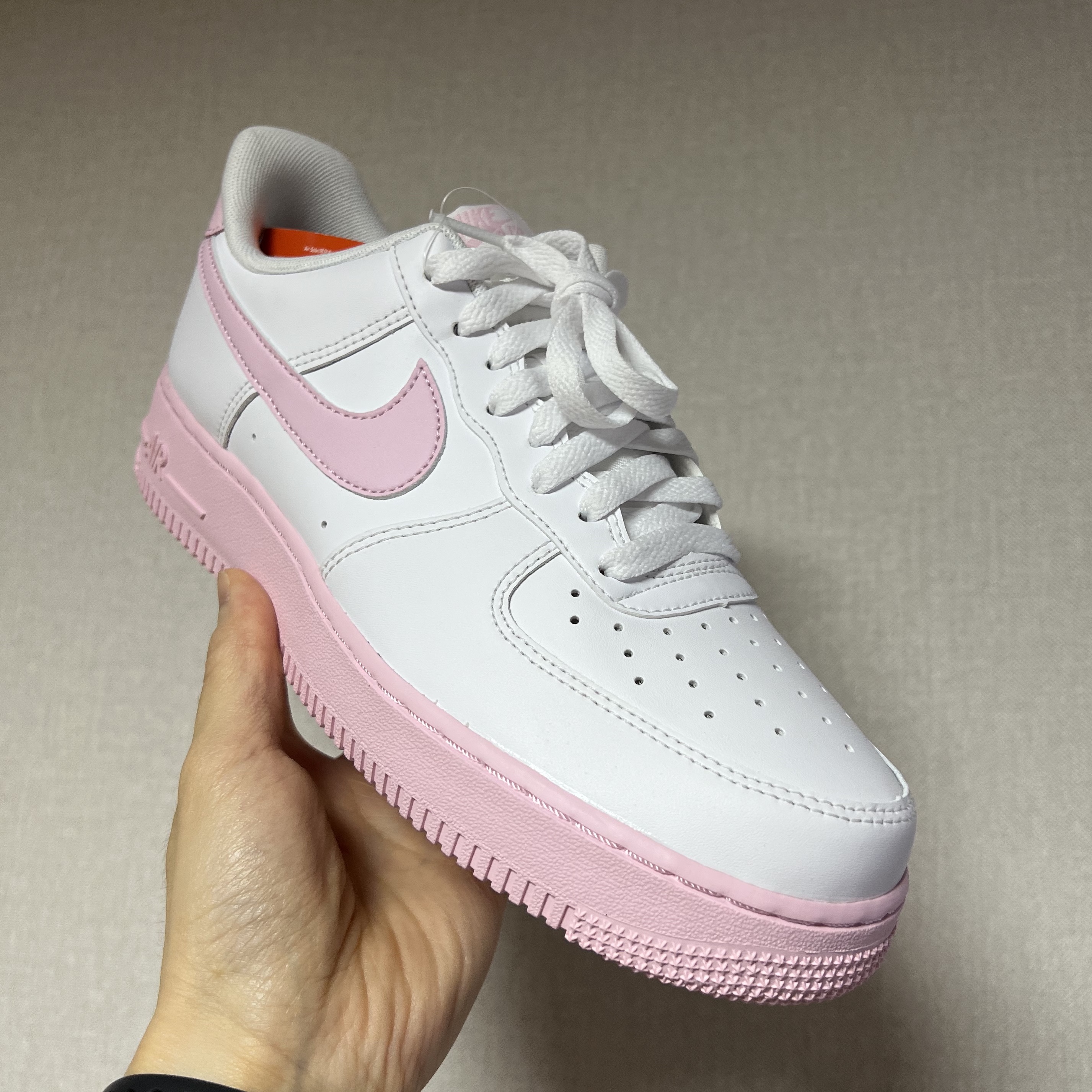 Nike Air Force 1 Low White Pink Midsole 착용 스타일 - 1