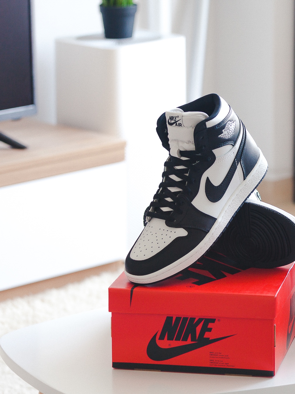Nike Dunk Low Retro Black, Jordan 1 High 85 Black White 착용 스타일 - 2